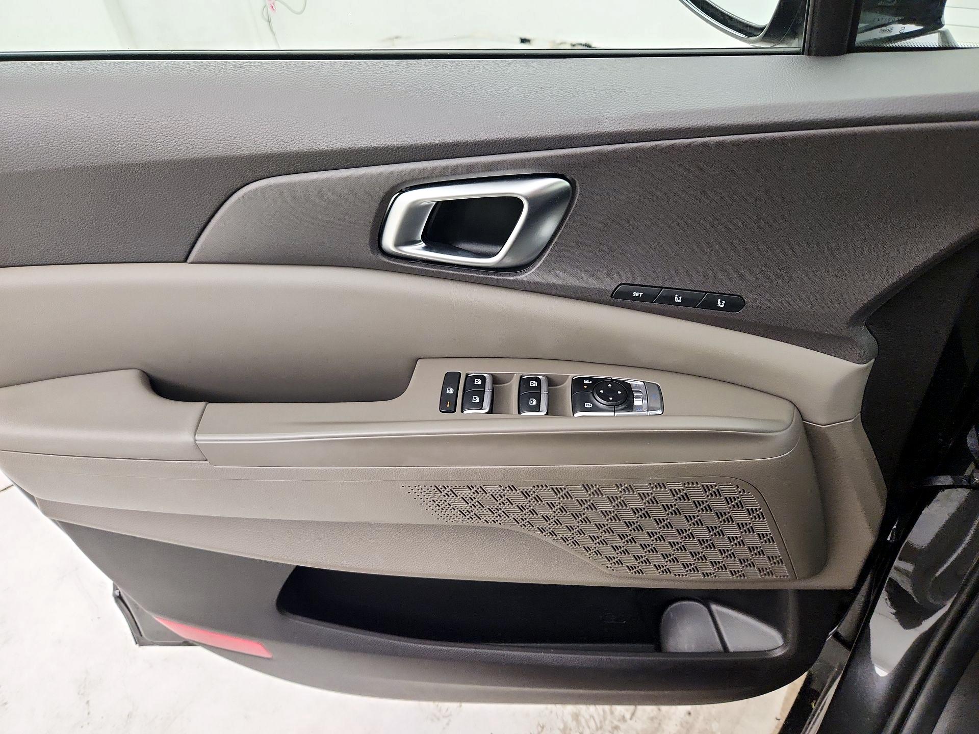 Thumbnail: 2025 Kia Carnival - 12