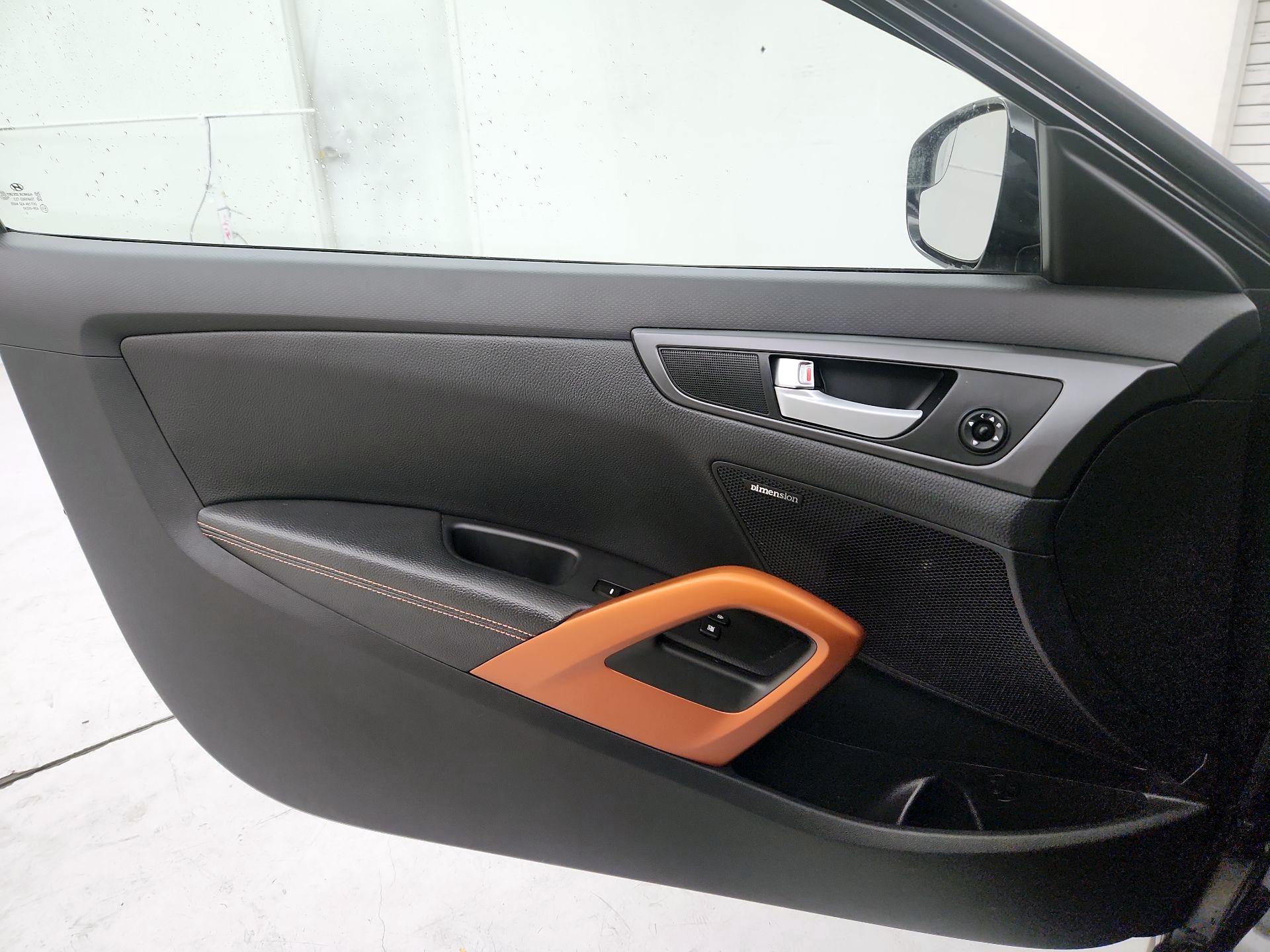 Thumbnail: 2017 Hyundai Veloster - 12