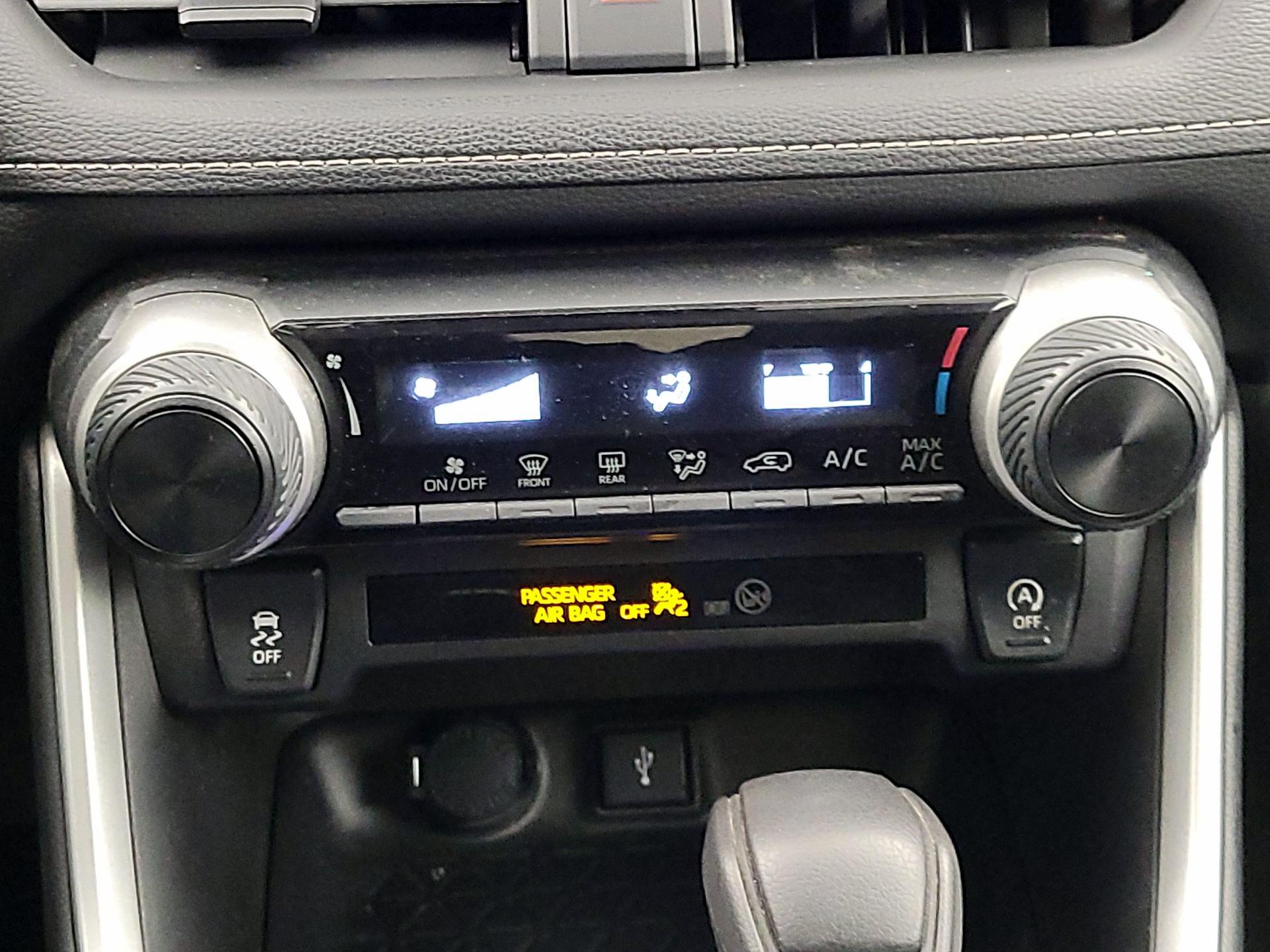 Thumbnail: 2020 Toyota RAV4 - 17