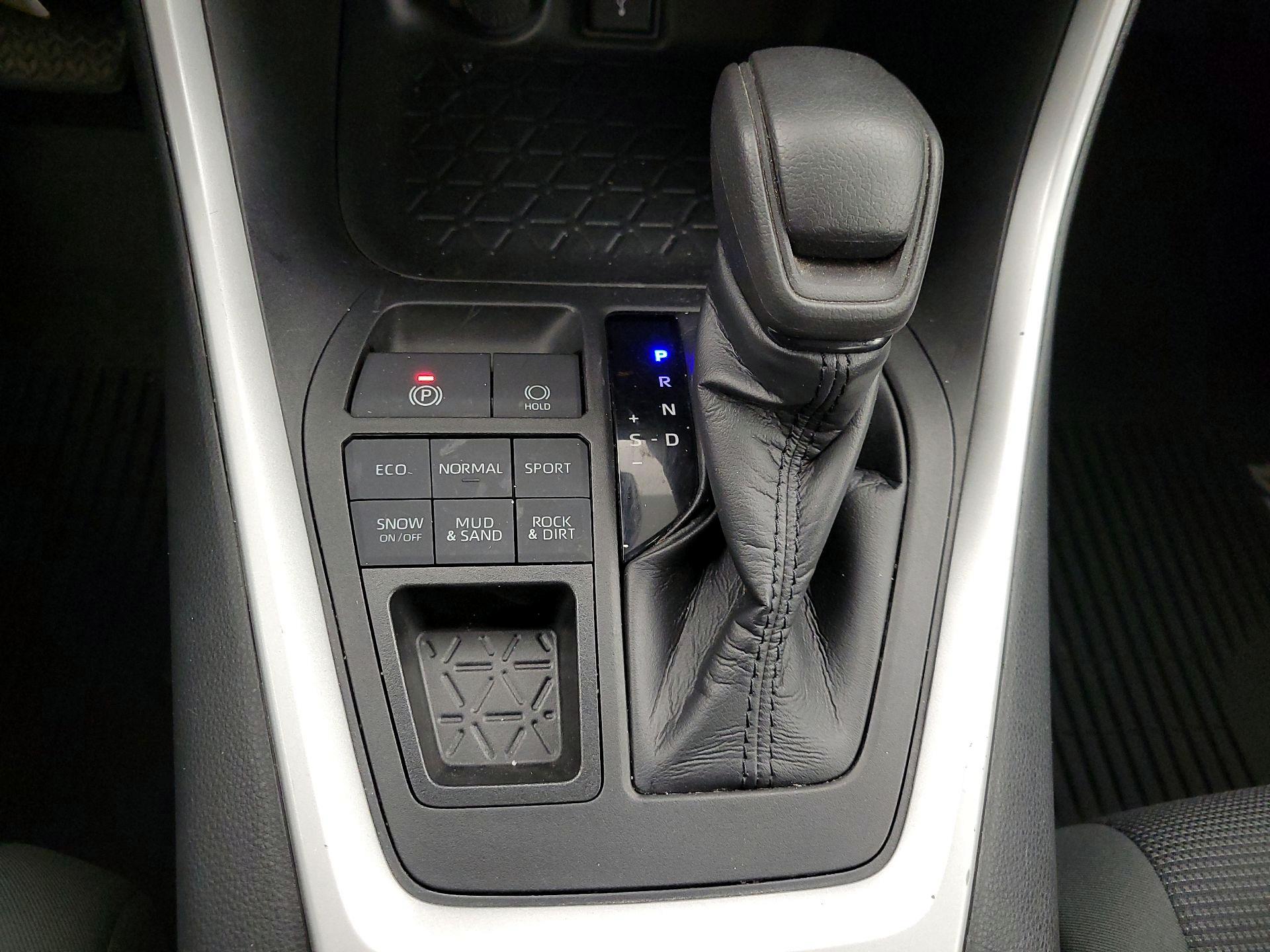 Thumbnail: 2020 Toyota RAV4 - 18