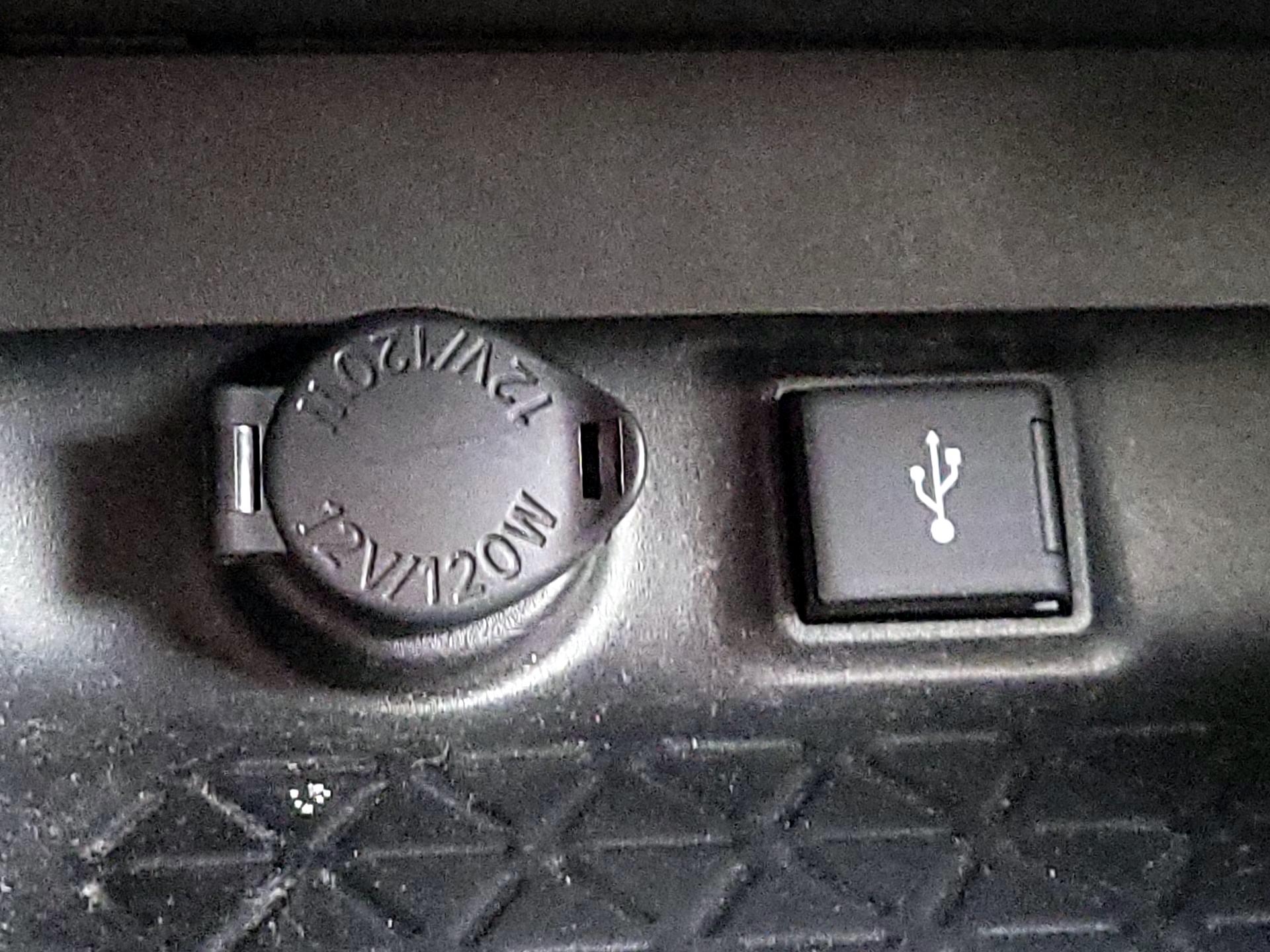 Thumbnail: 2020 Toyota RAV4 - 19