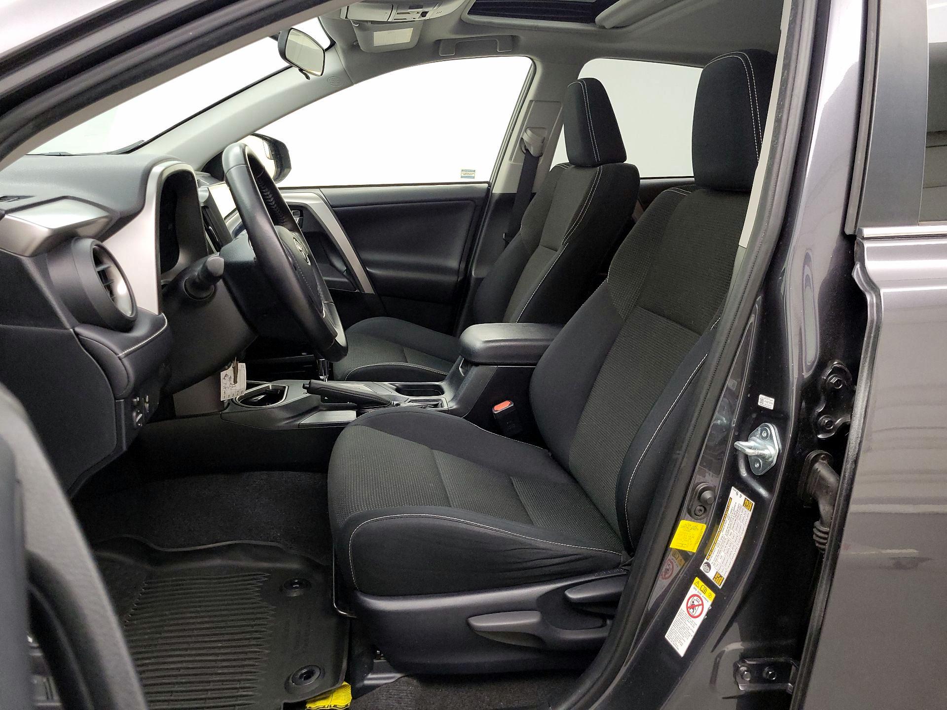 Thumbnail: 2016 Toyota RAV4 - 11