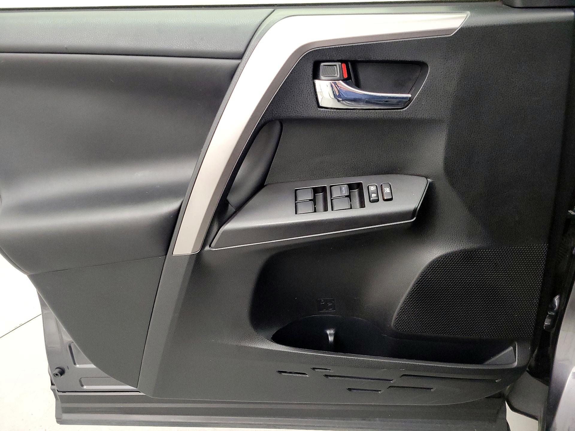 Thumbnail: 2016 Toyota RAV4 - 12