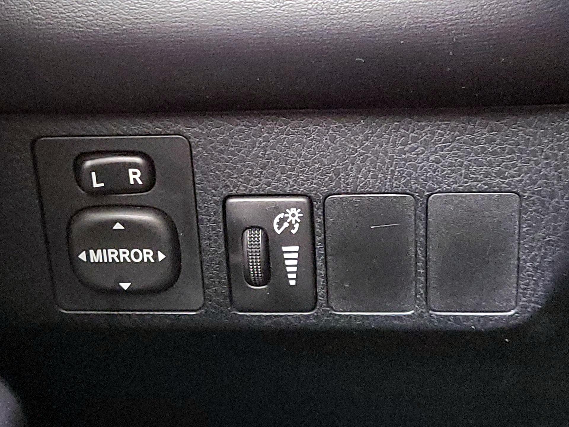 Thumbnail: 2016 Toyota RAV4 - 13