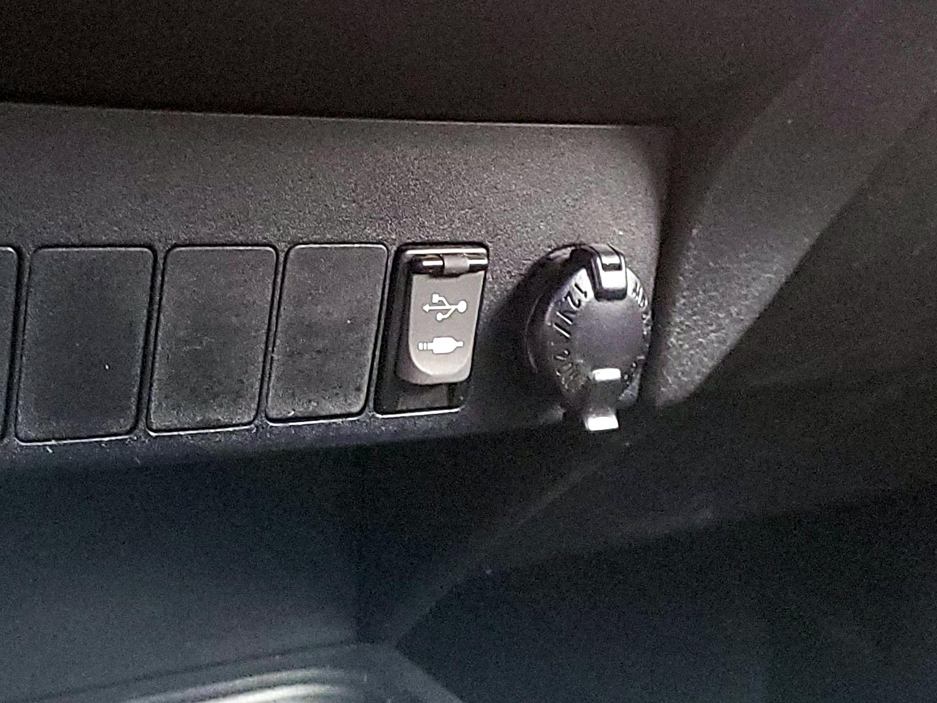 Thumbnail: 2016 Toyota RAV4 - 19