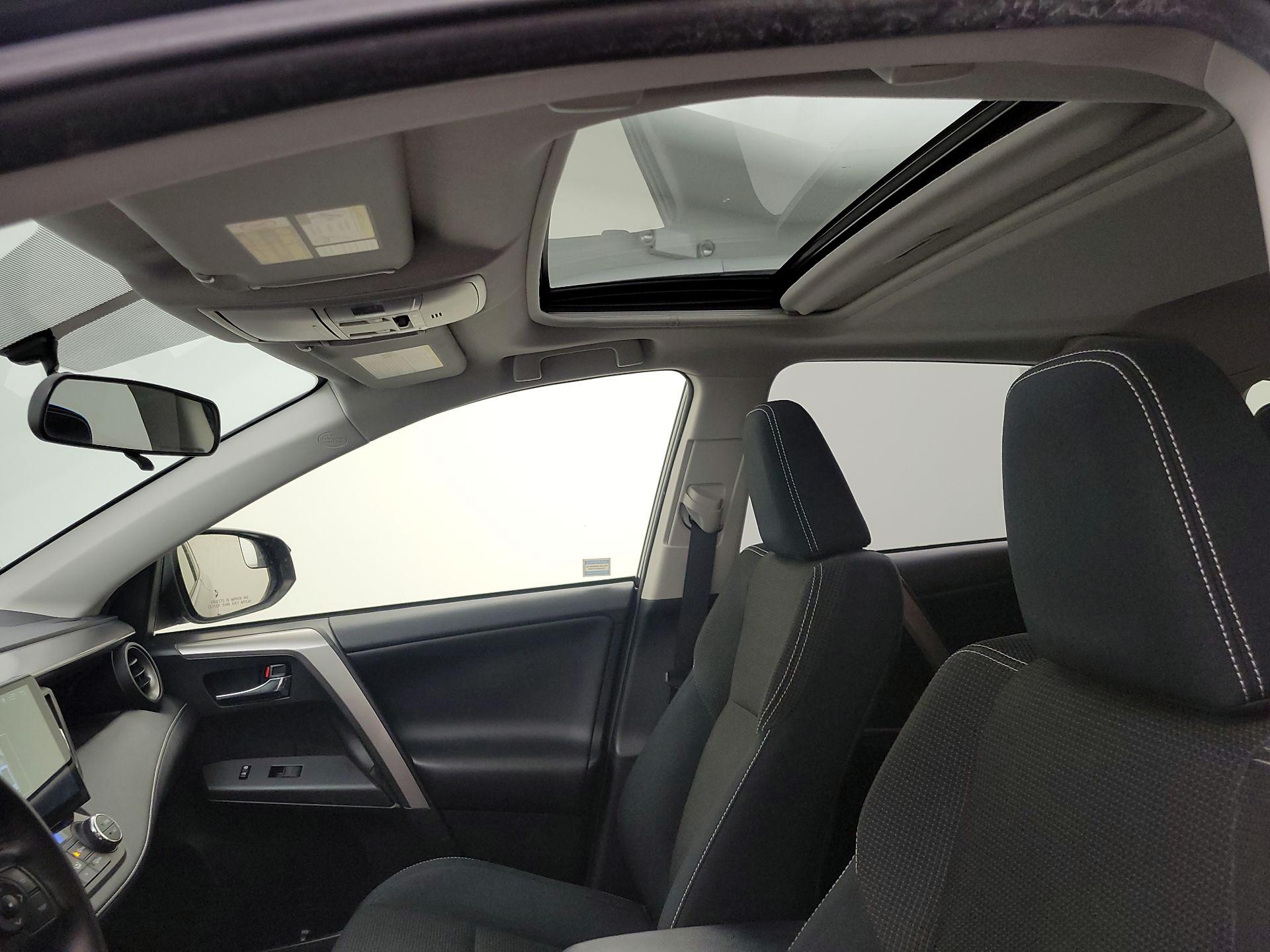 Thumbnail: 2016 Toyota RAV4 - 20