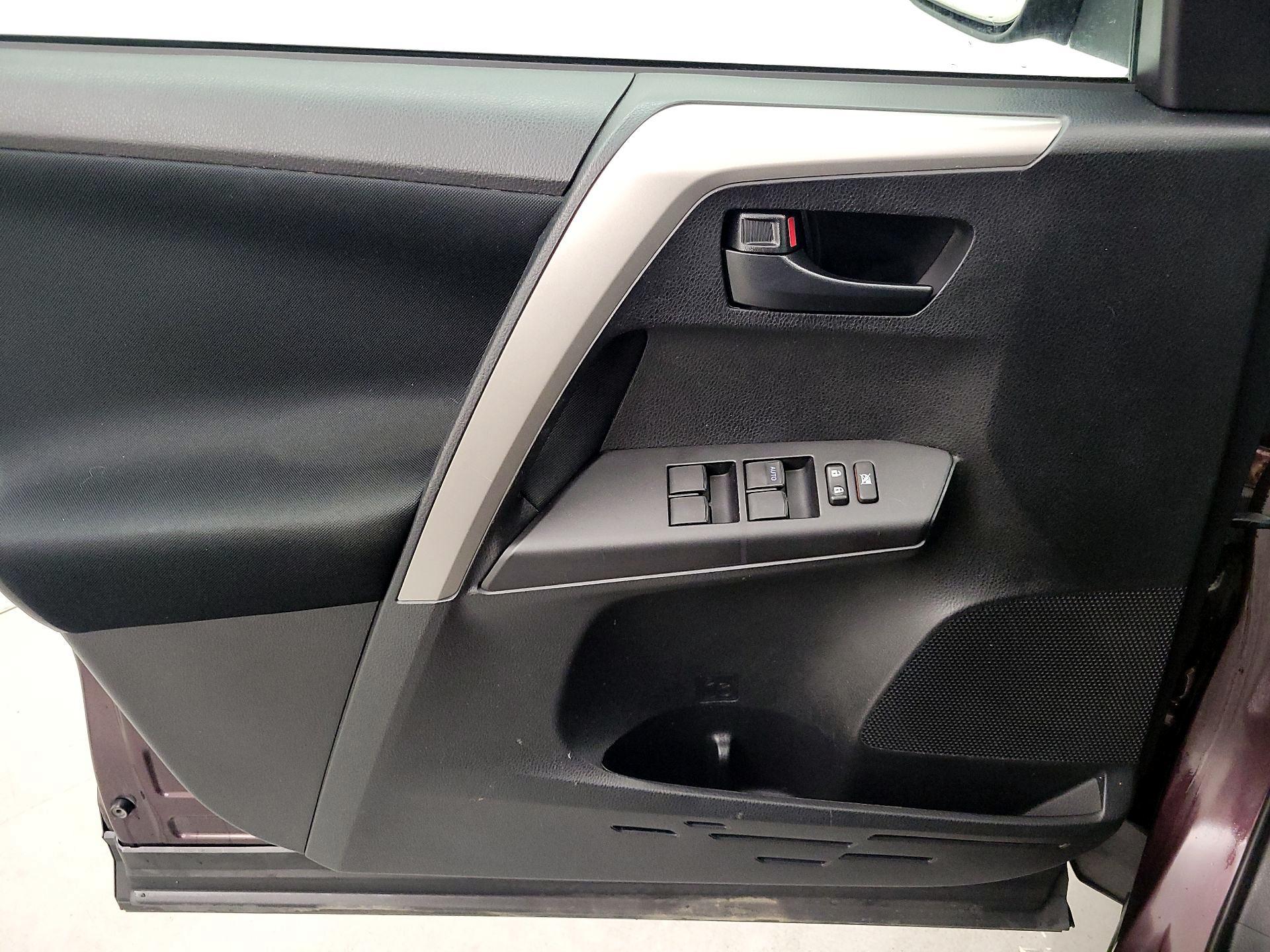 Thumbnail: 2017 Toyota RAV4 - 12