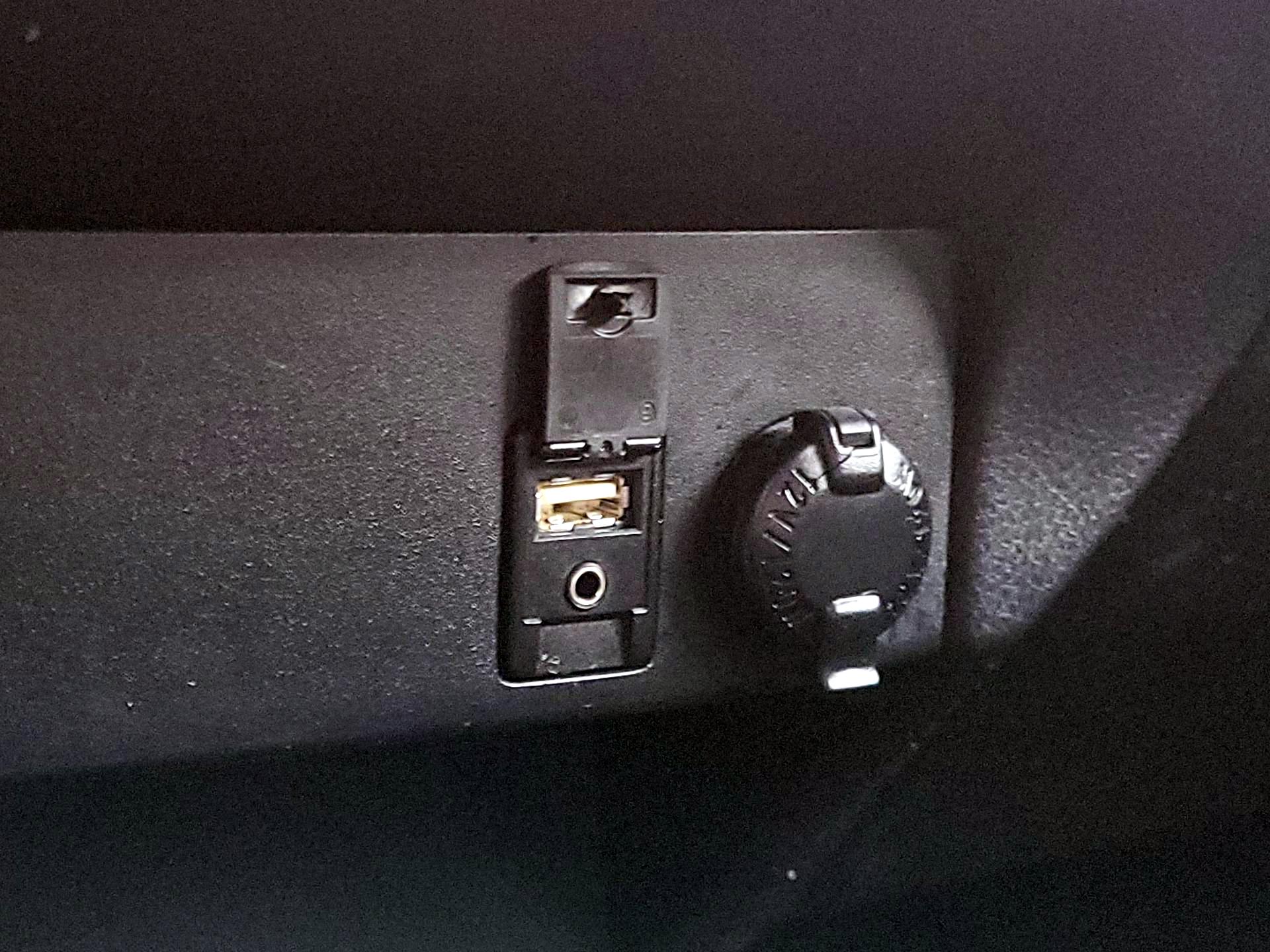 Thumbnail: 2017 Toyota RAV4 - 18