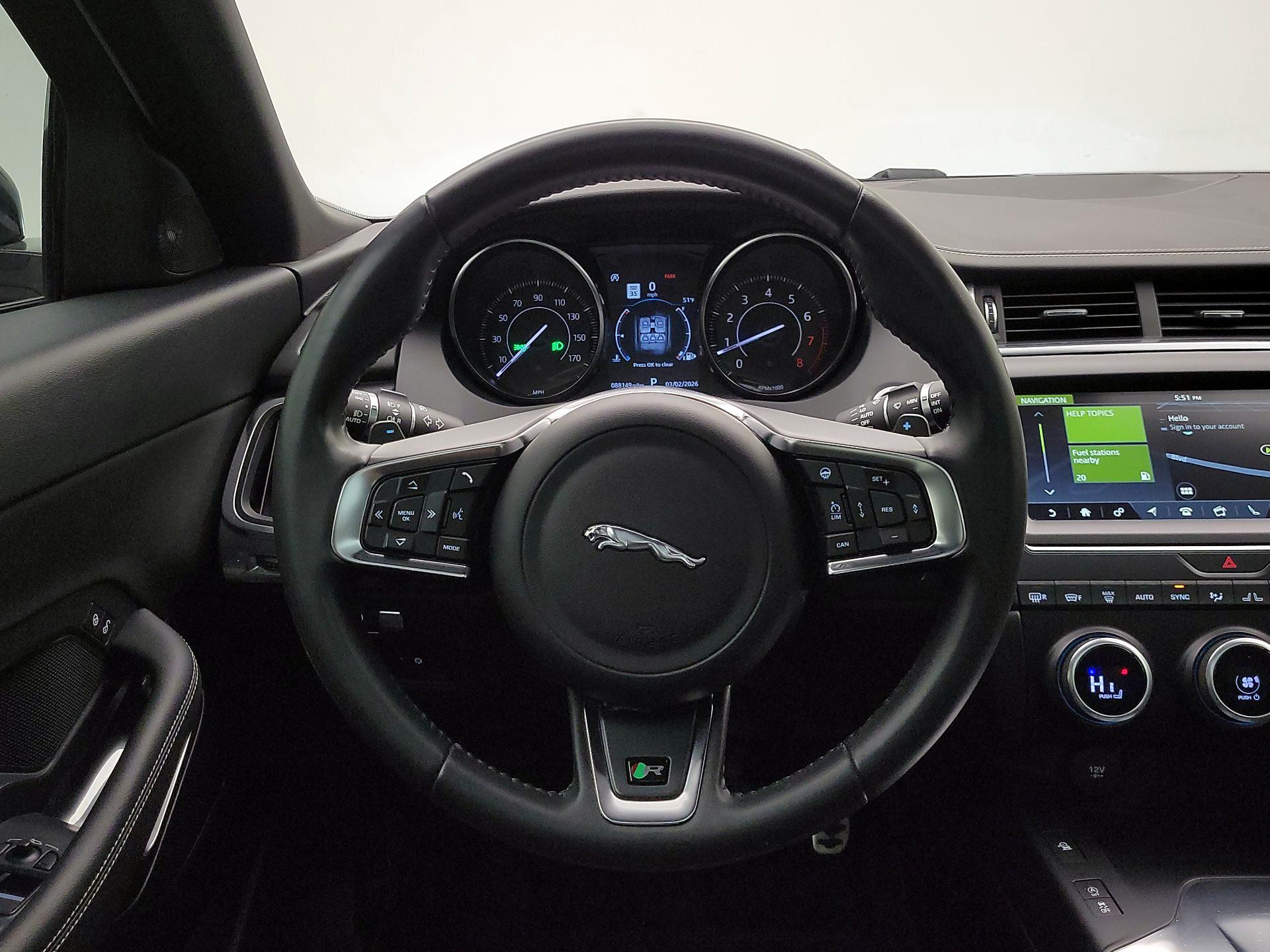 Thumbnail: 2018 Jaguar E-Pace - 10