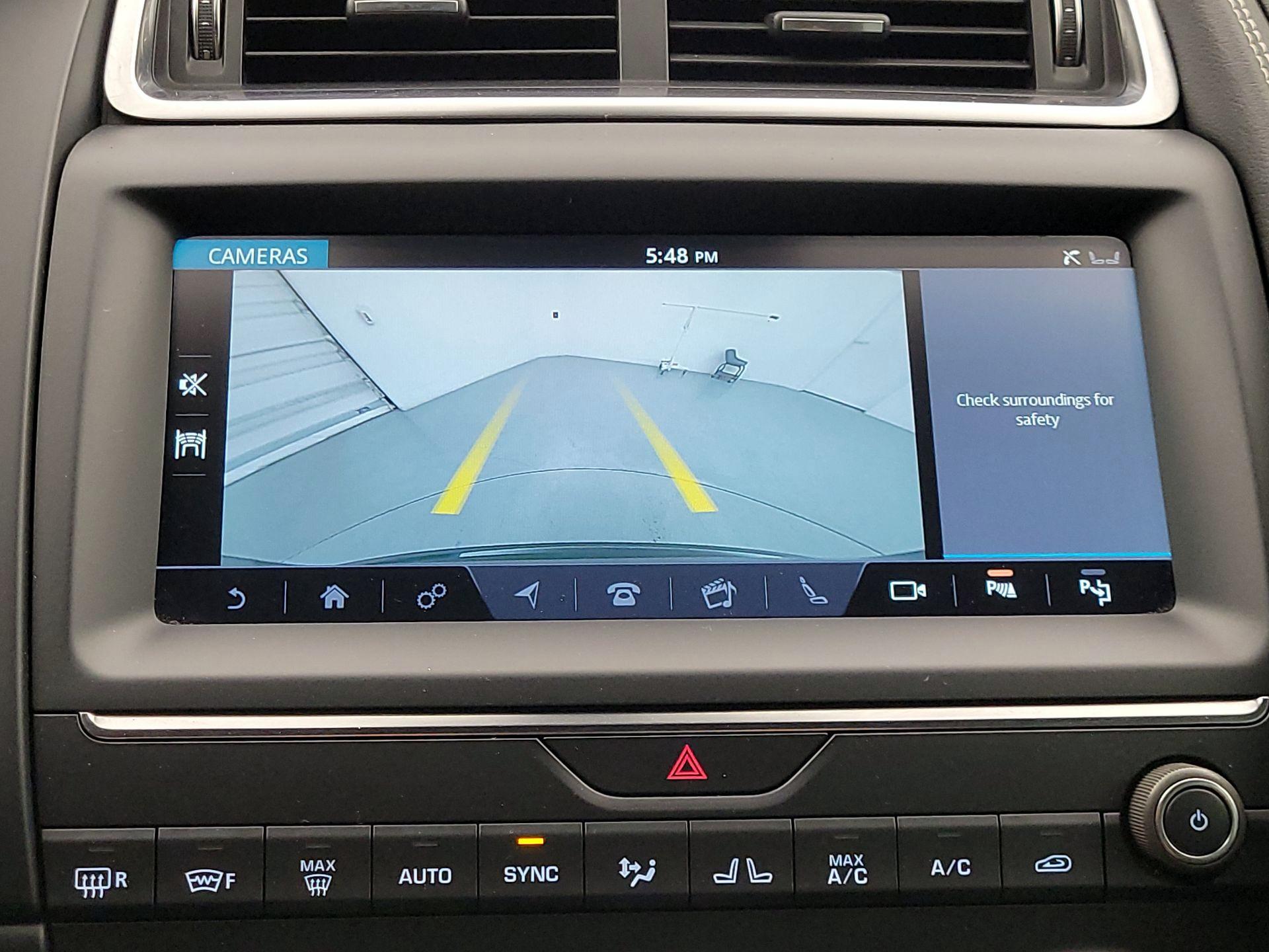 Thumbnail: 2018 Jaguar E-Pace - 15