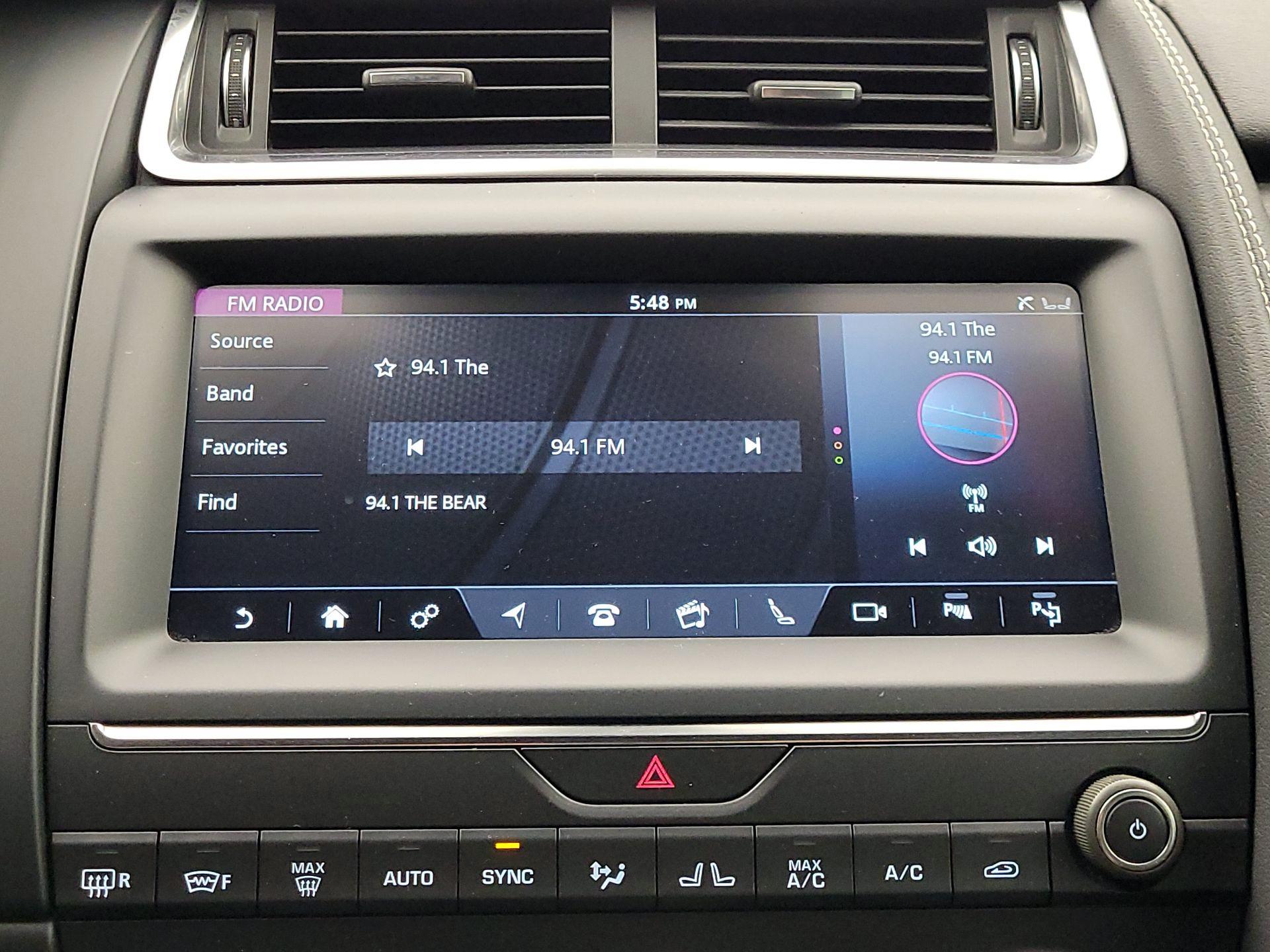 Thumbnail: 2018 Jaguar E-Pace - 16