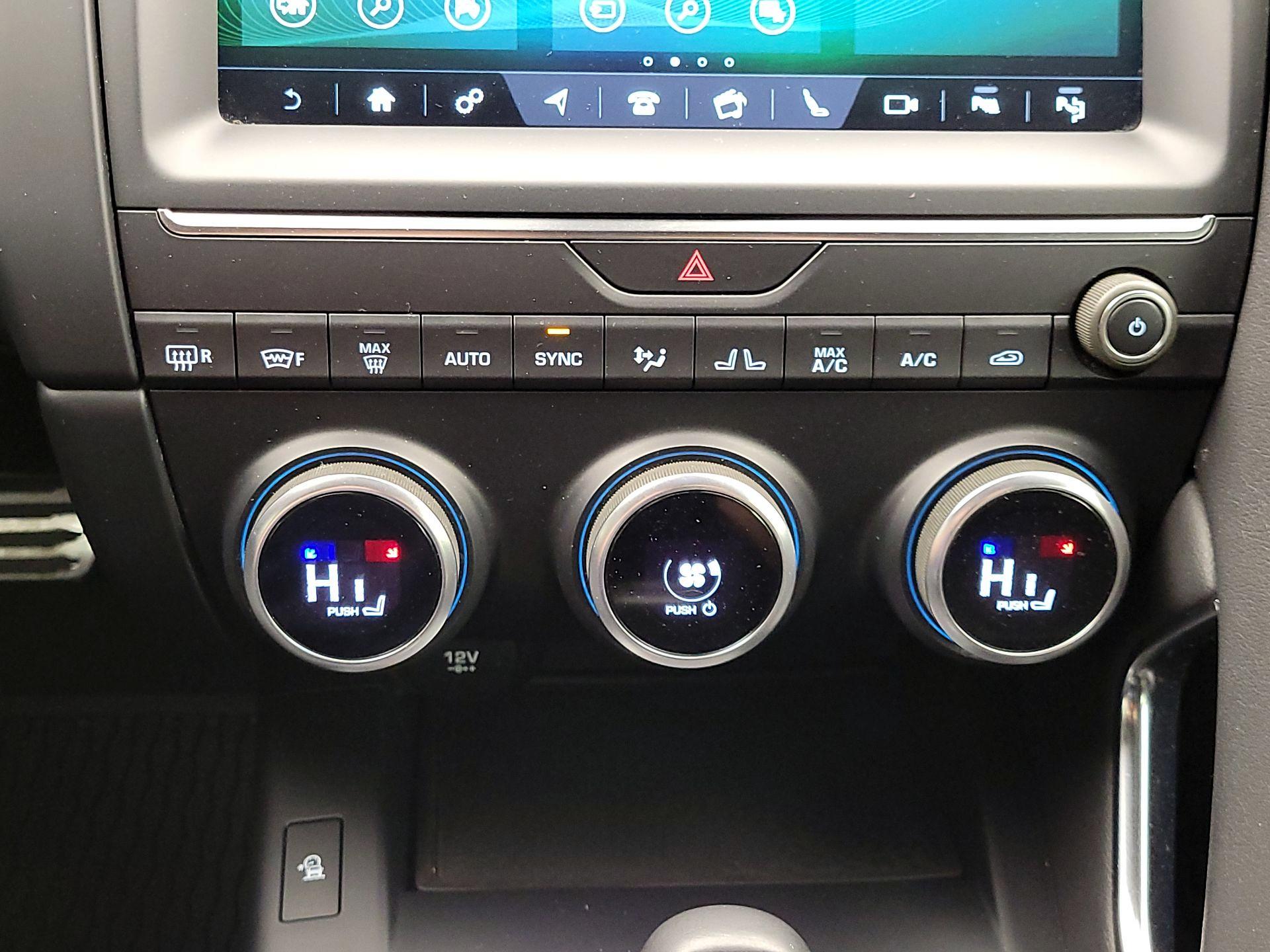 Thumbnail: 2018 Jaguar E-Pace - 17