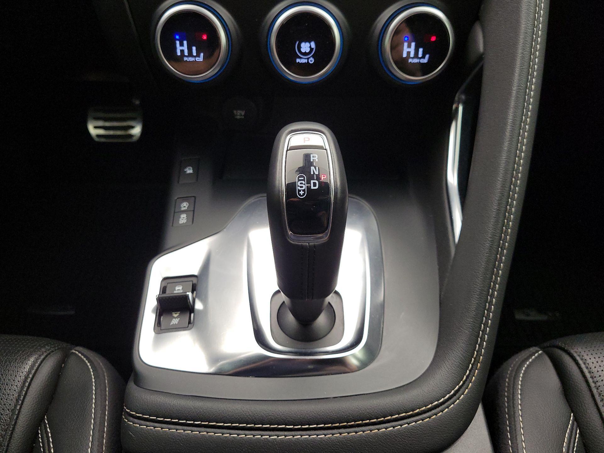 Thumbnail: 2018 Jaguar E-Pace - 18