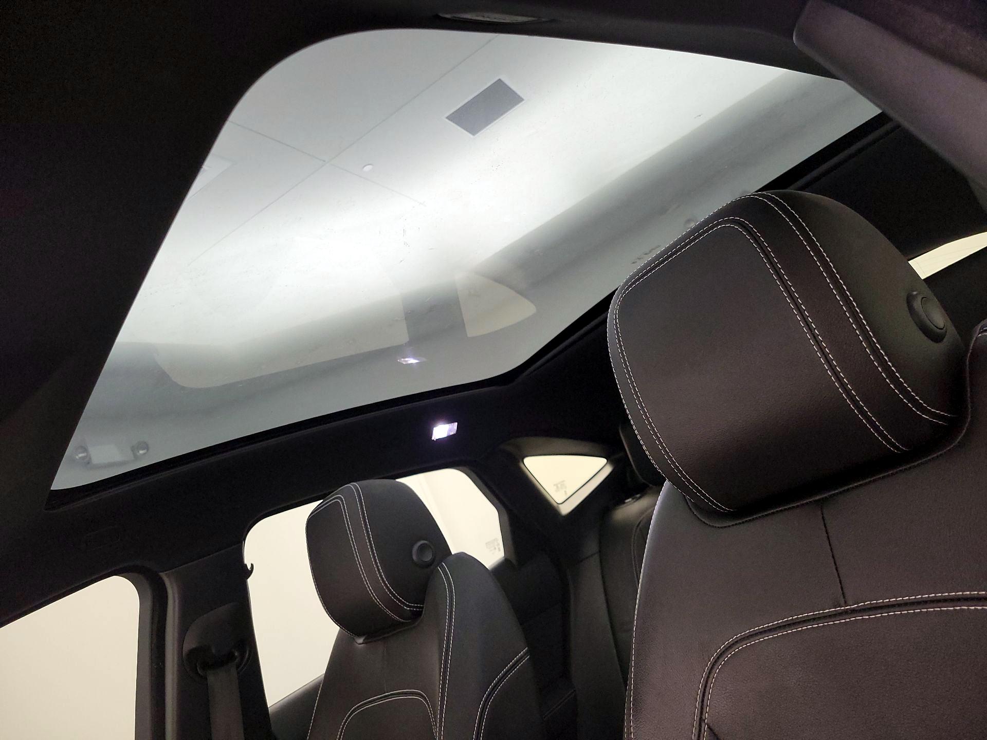 Thumbnail: 2018 Jaguar E-Pace - 20