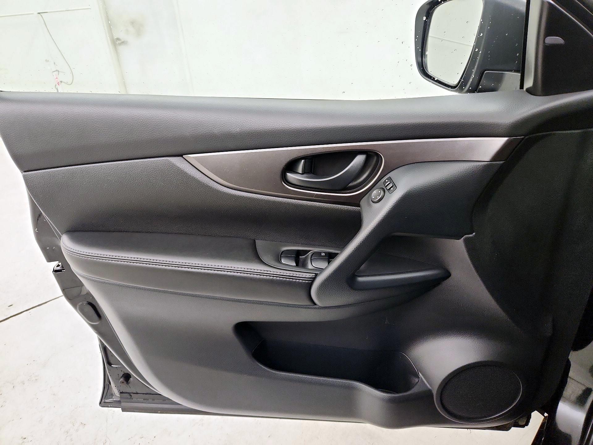 Thumbnail: 2022 Nissan Rogue Sport - 12