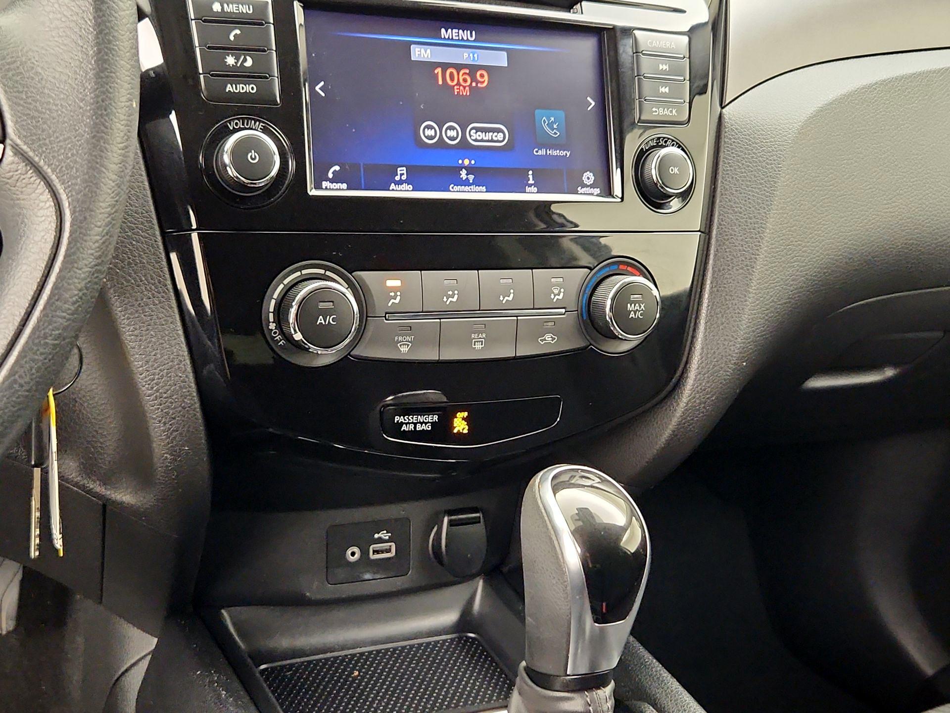 Thumbnail: 2022 Nissan Rogue Sport - 16