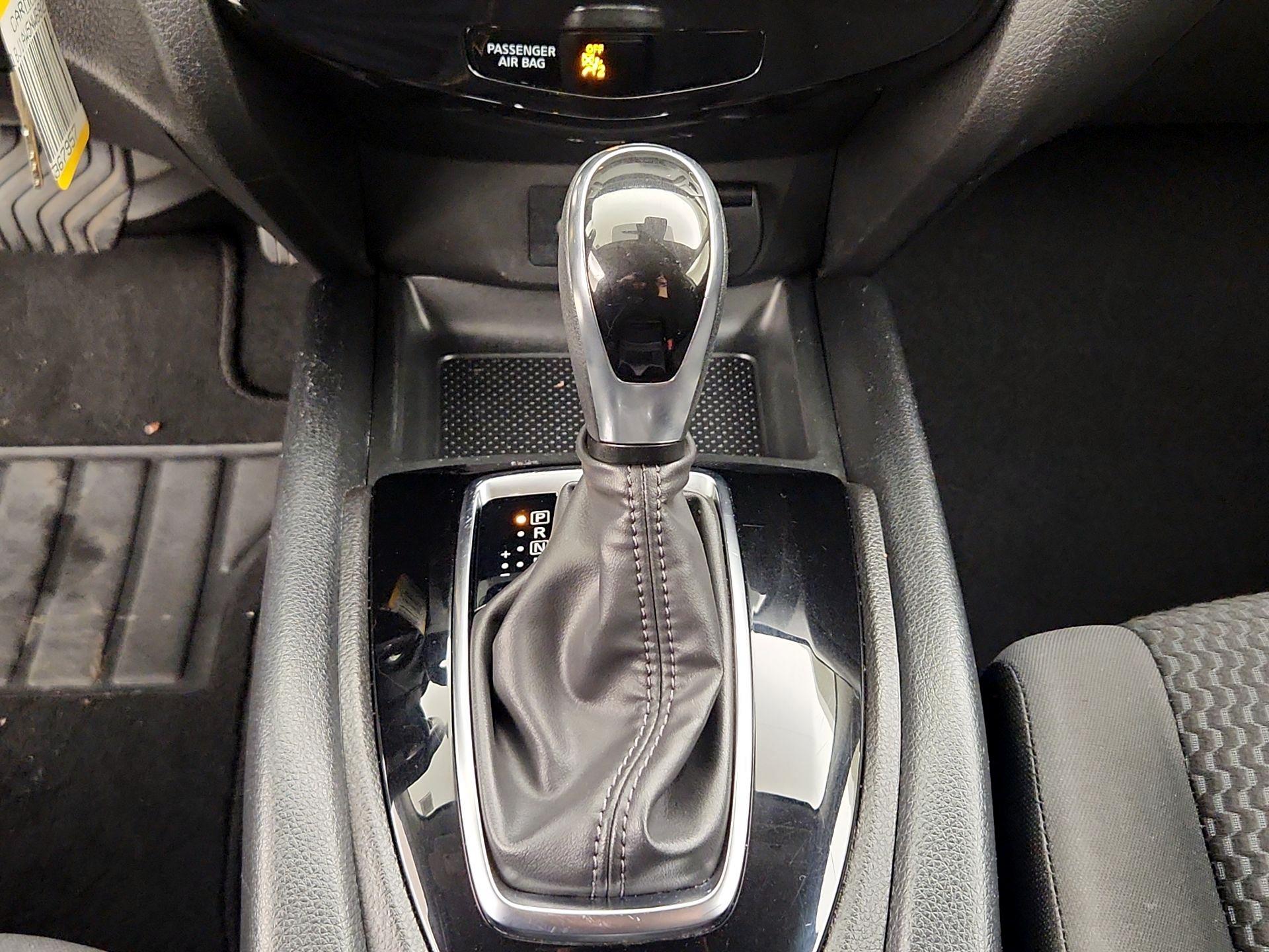 Thumbnail: 2022 Nissan Rogue Sport - 17