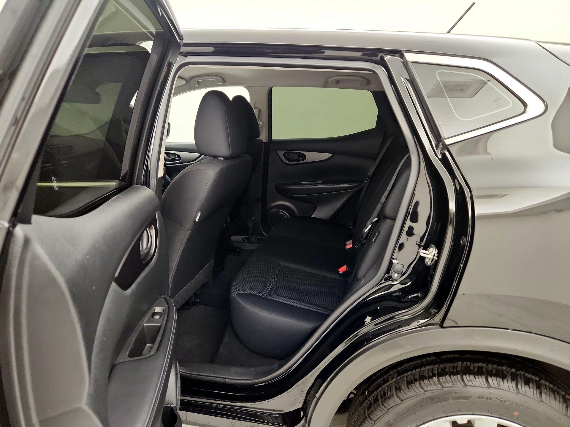 Thumbnail: 2022 Nissan Rogue Sport - 19