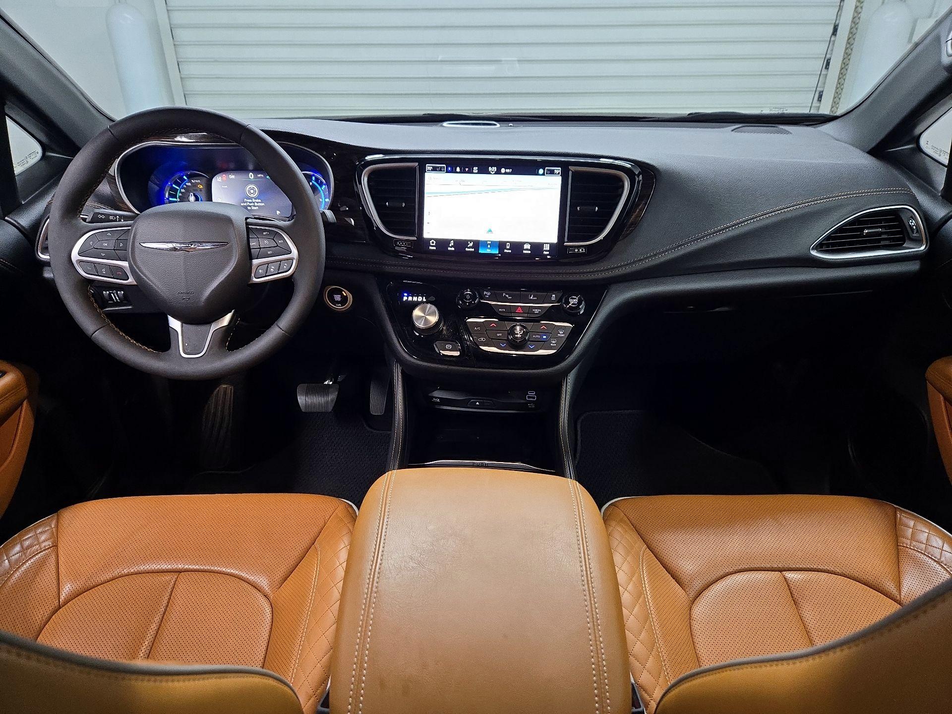 Thumbnail: 2023 Chrysler Pacifica - 9