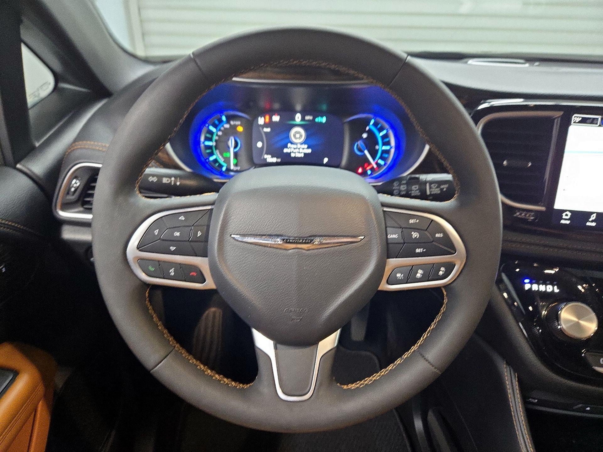 Thumbnail: 2023 Chrysler Pacifica - 10