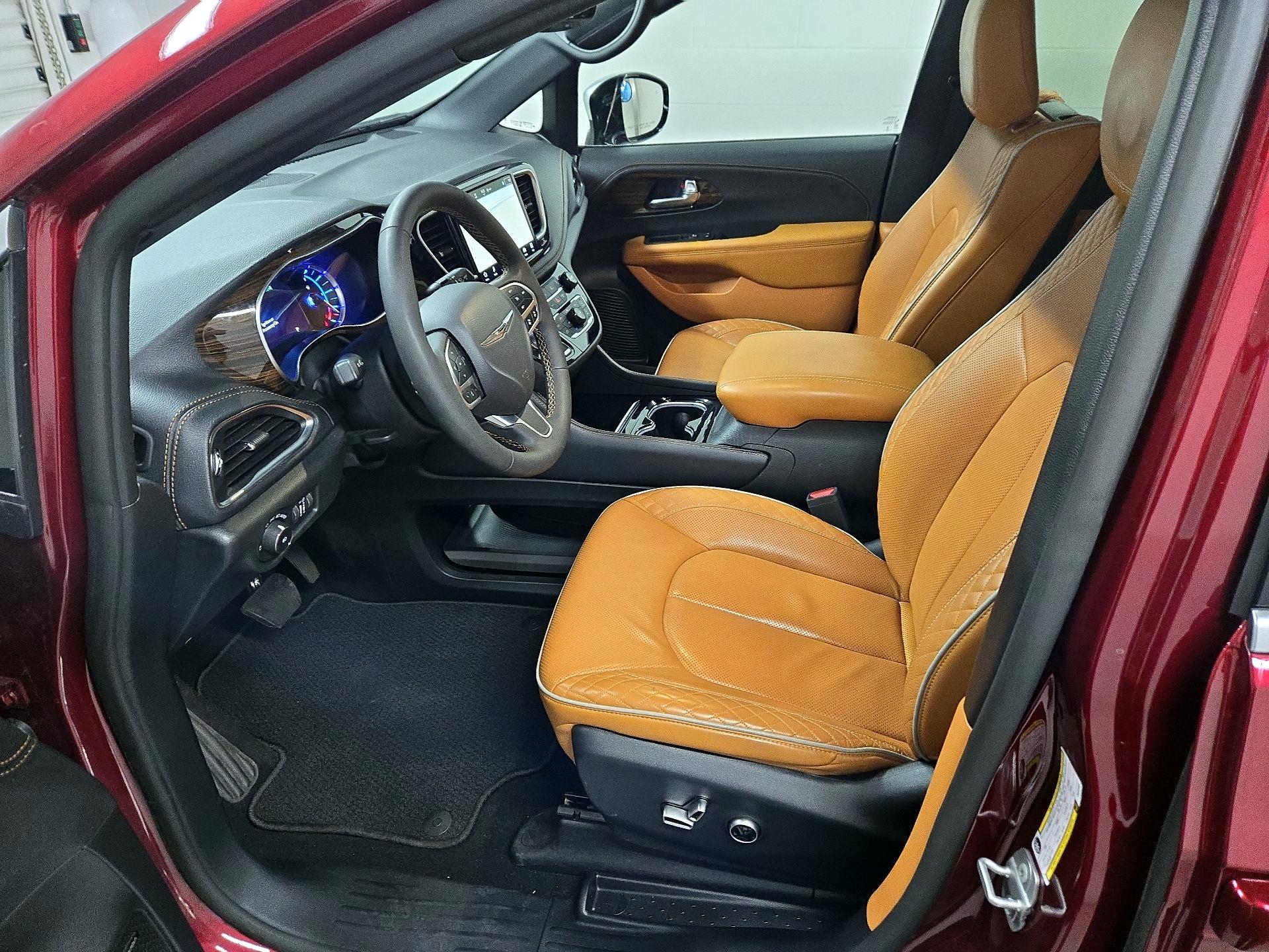 Thumbnail: 2023 Chrysler Pacifica - 11