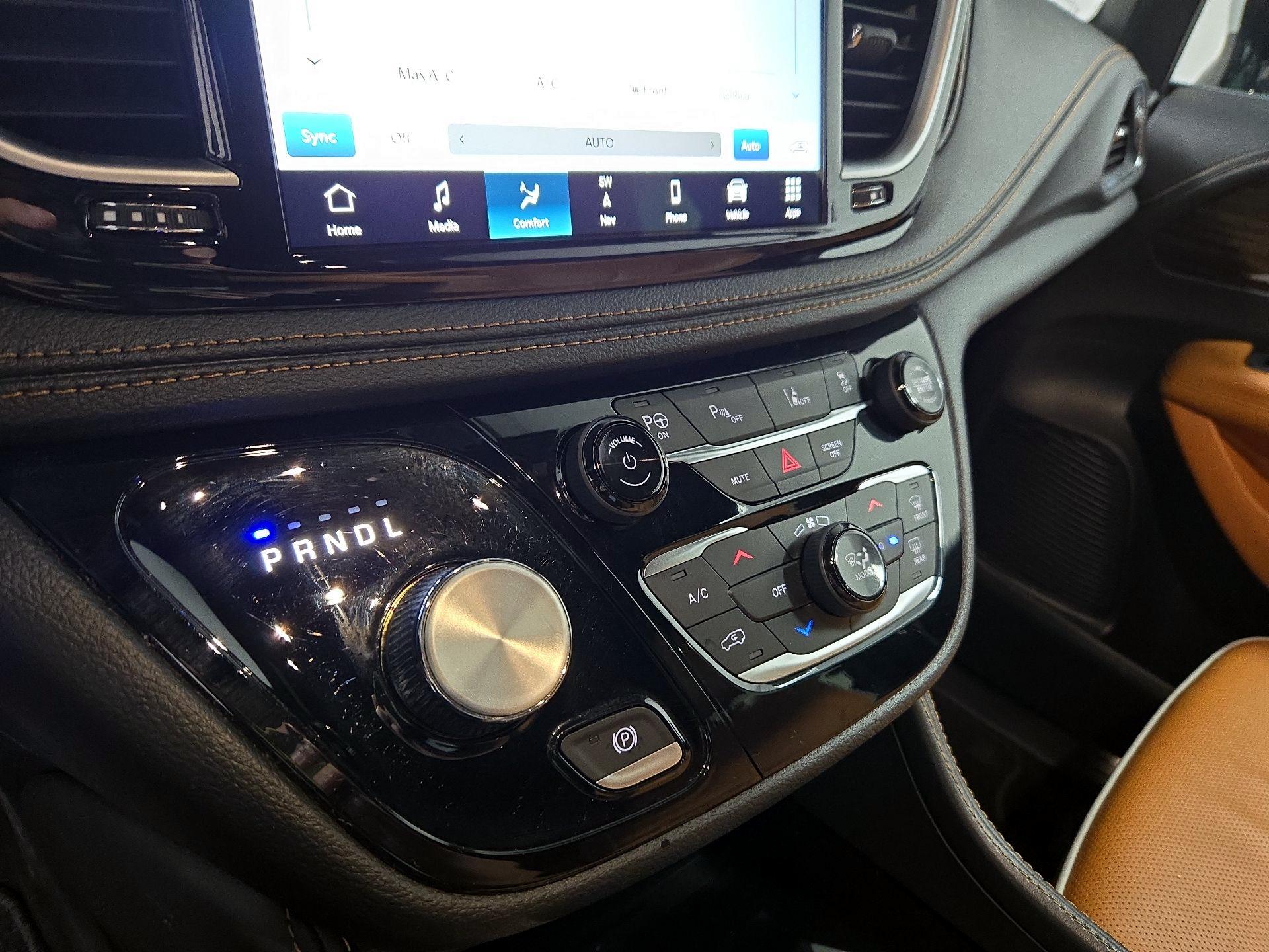 Thumbnail: 2023 Chrysler Pacifica - 17