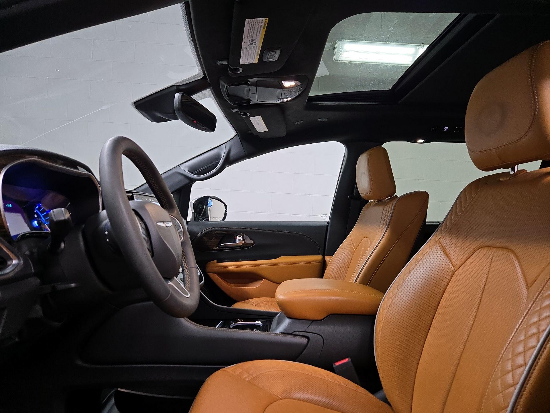 Thumbnail: 2023 Chrysler Pacifica - 20