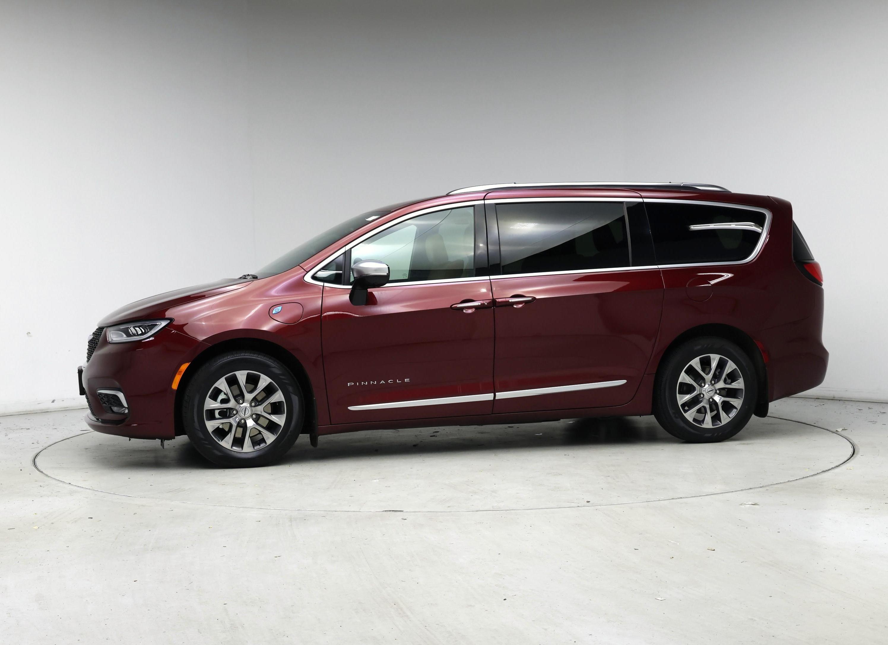 Thumbnail: 2023 Chrysler Pacifica - 3