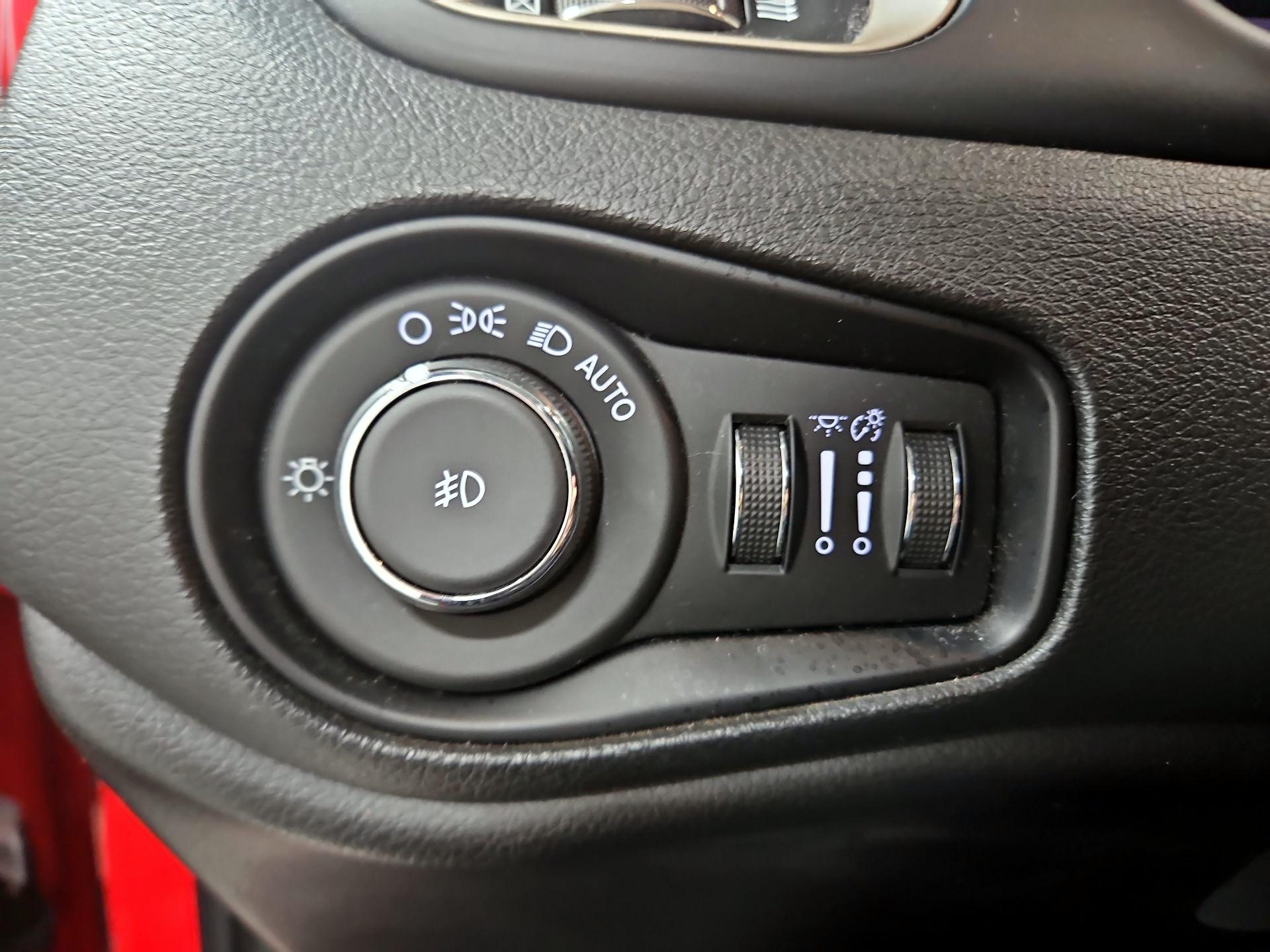 Thumbnail: 2017 Jeep Renegade - 13