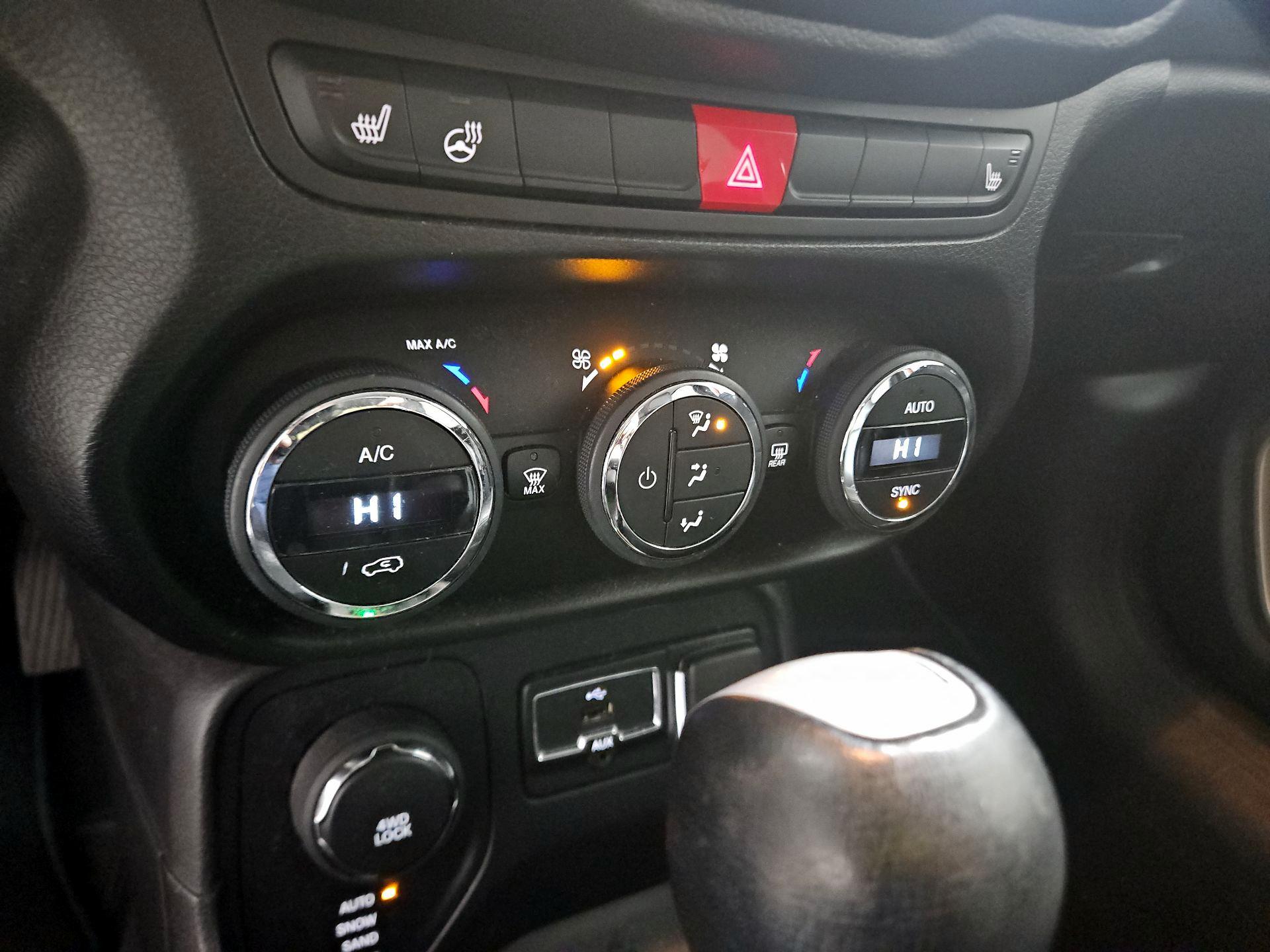 Thumbnail: 2017 Jeep Renegade - 17