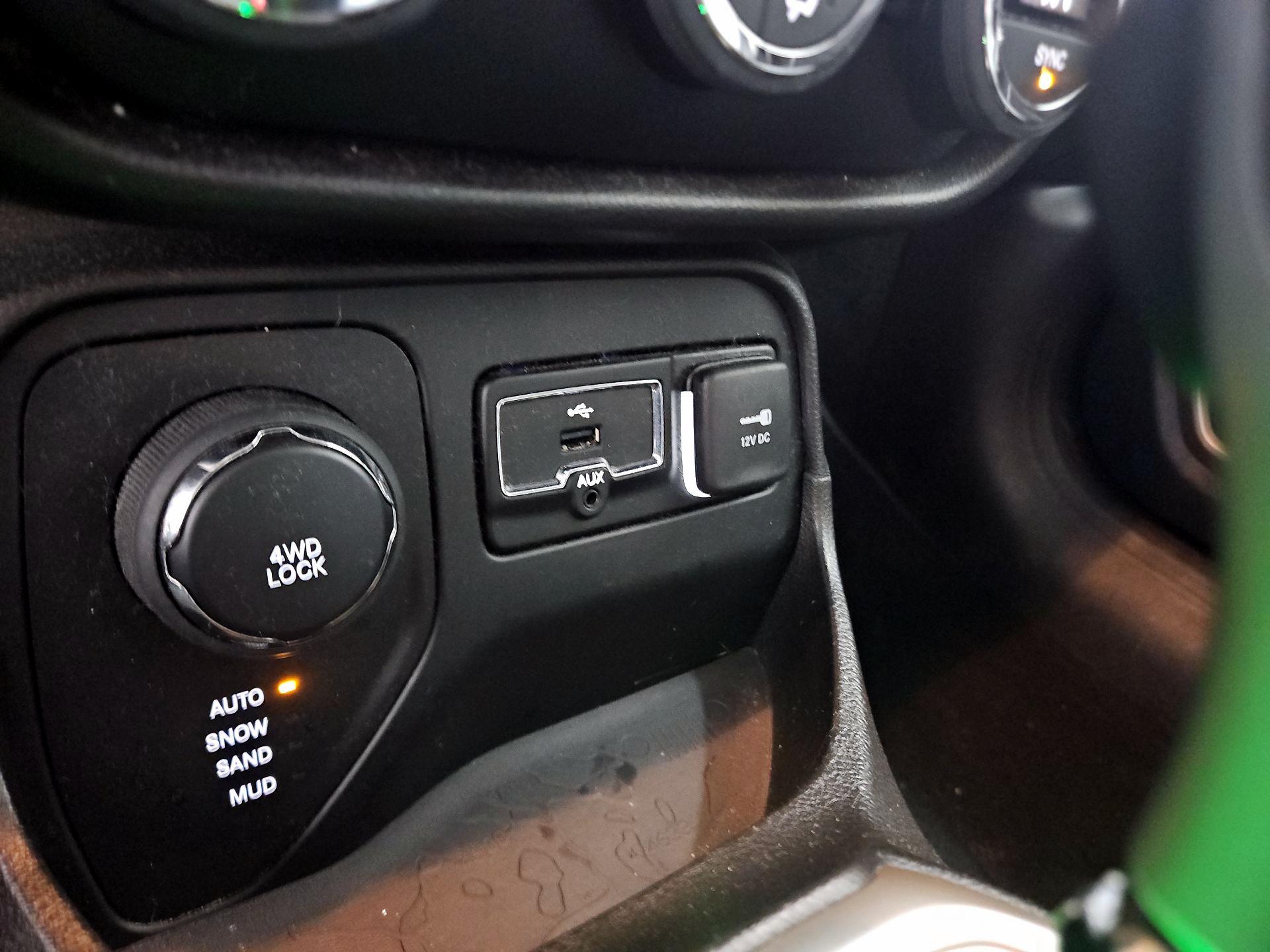 Thumbnail: 2017 Jeep Renegade - 19