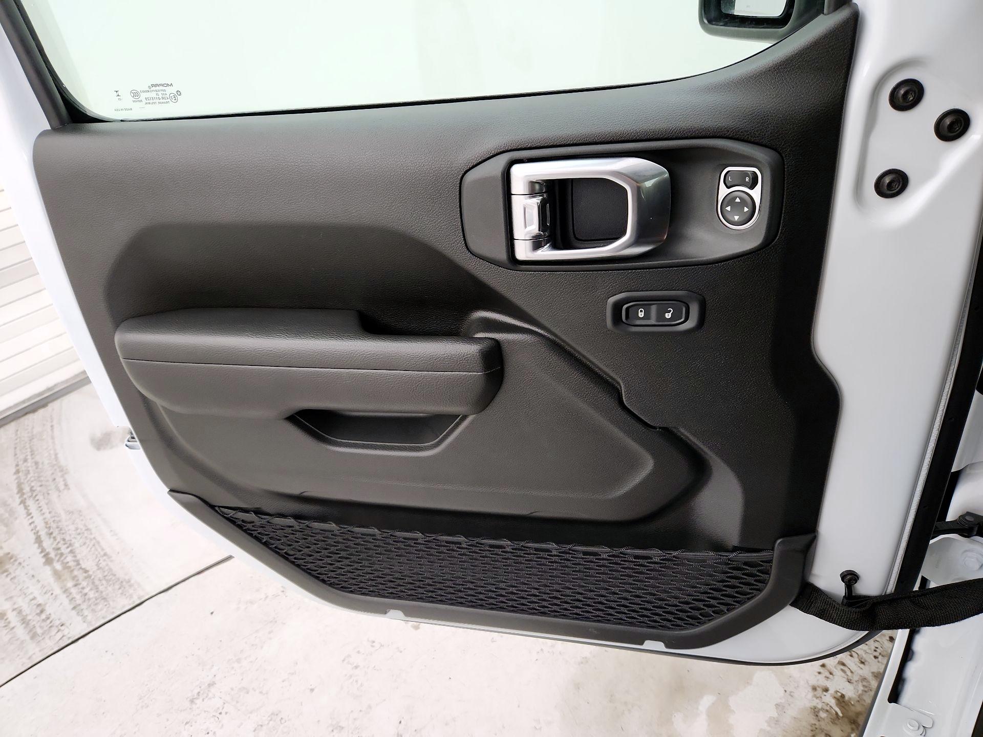 Thumbnail: 2025 Jeep Gladiator - 12