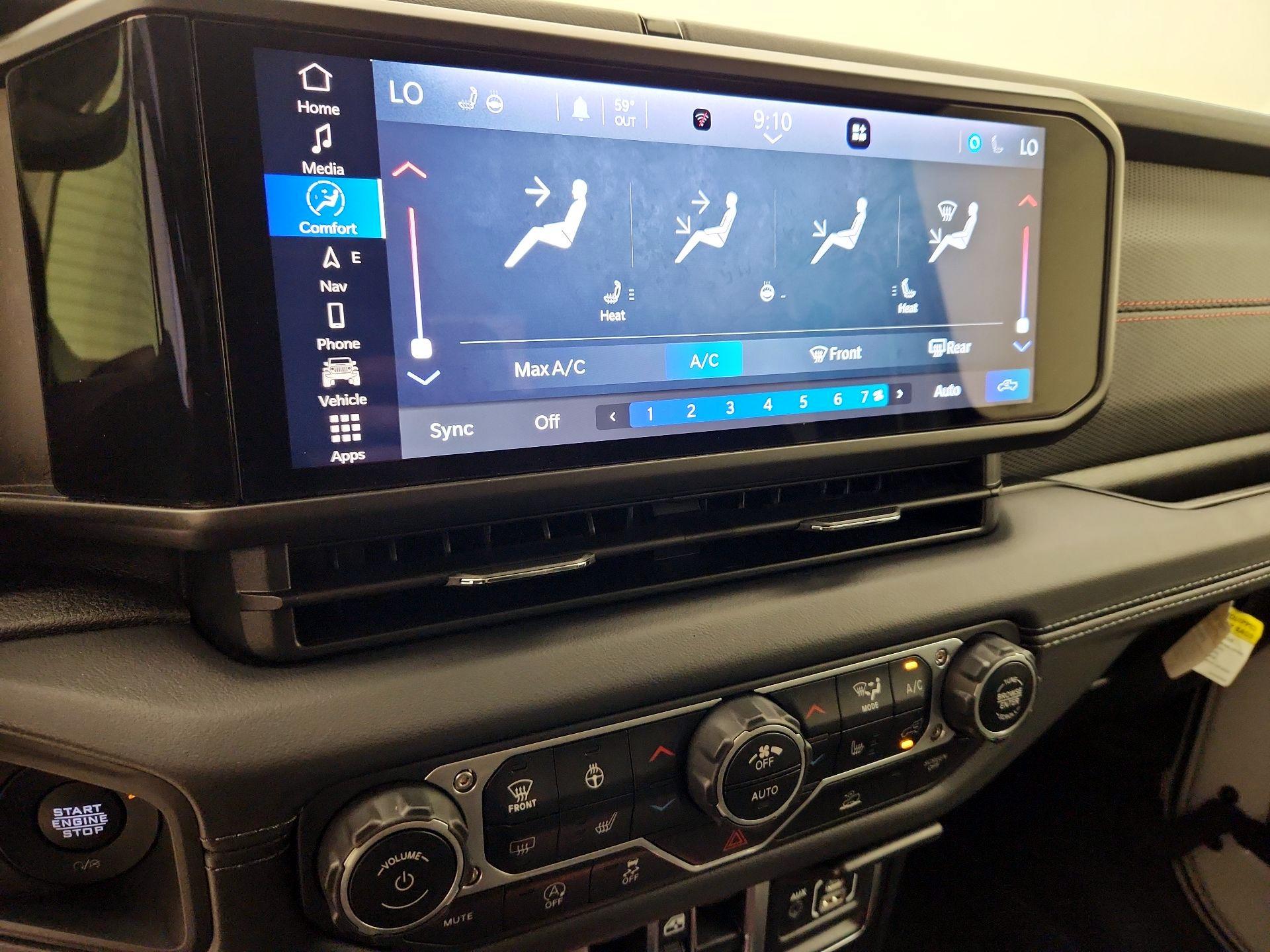 Thumbnail: 2025 Jeep Gladiator - 17