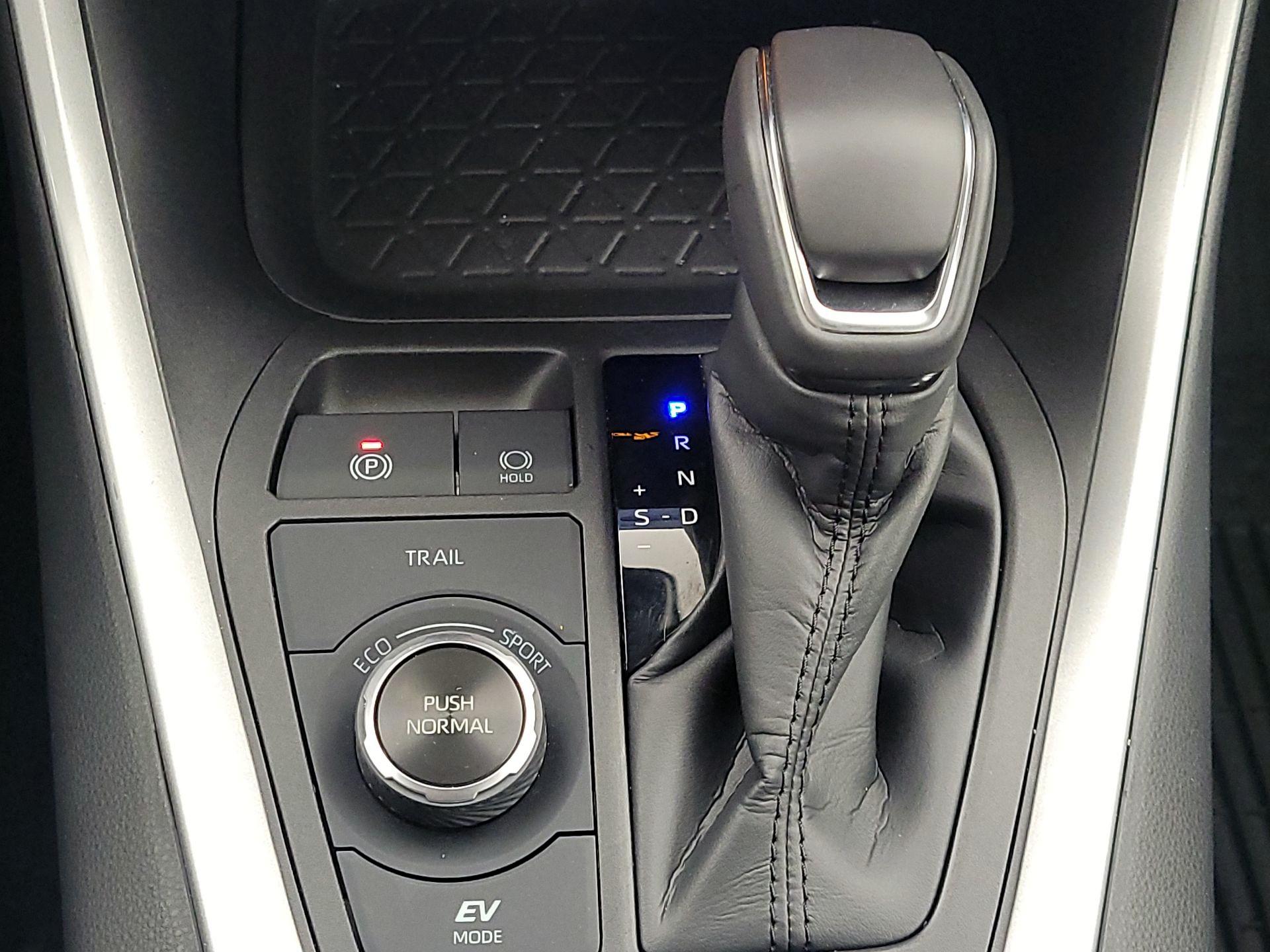 Thumbnail: 2024 Toyota RAV4 - 18