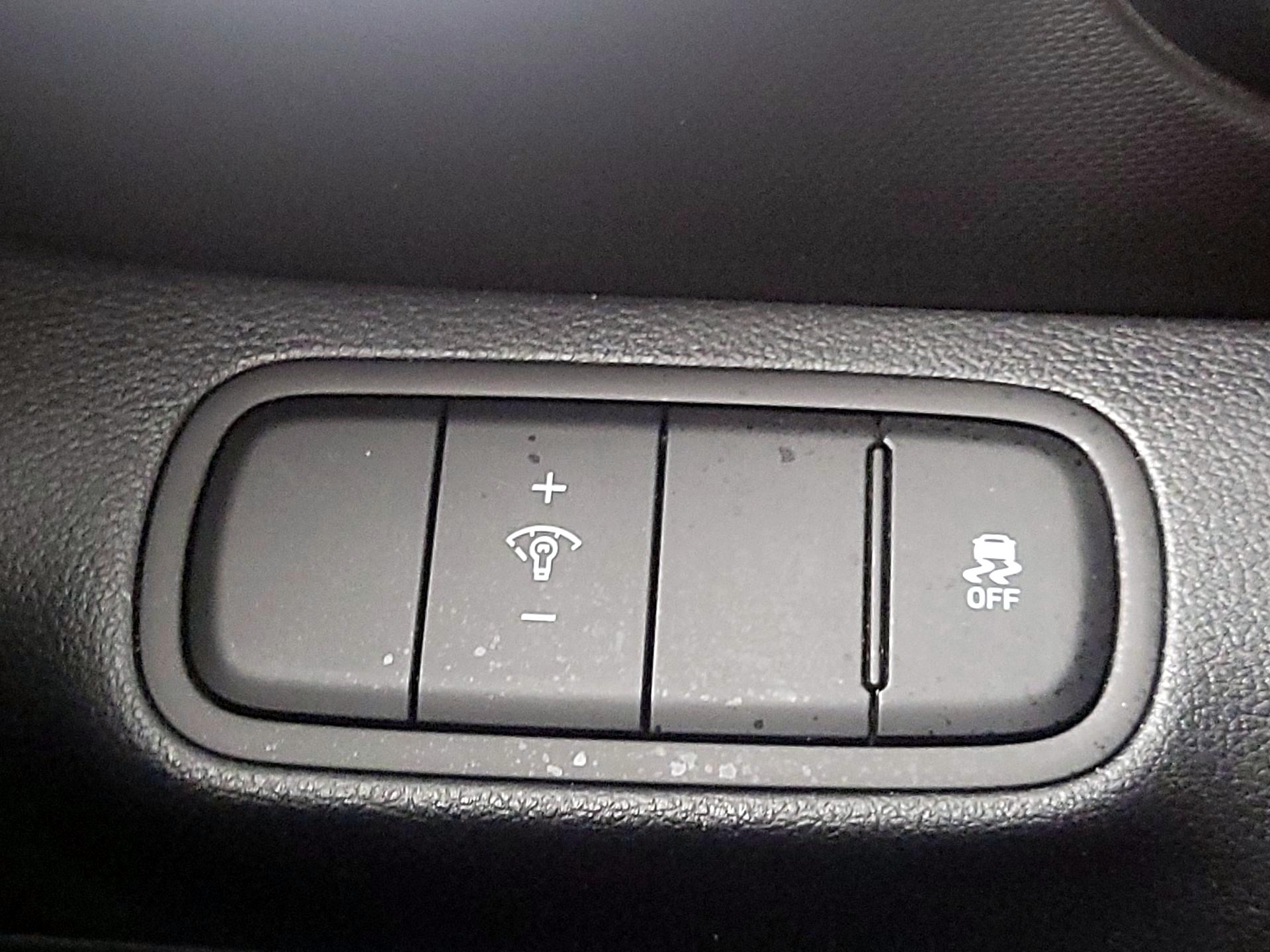 Thumbnail: 2023 Hyundai Venue - 13