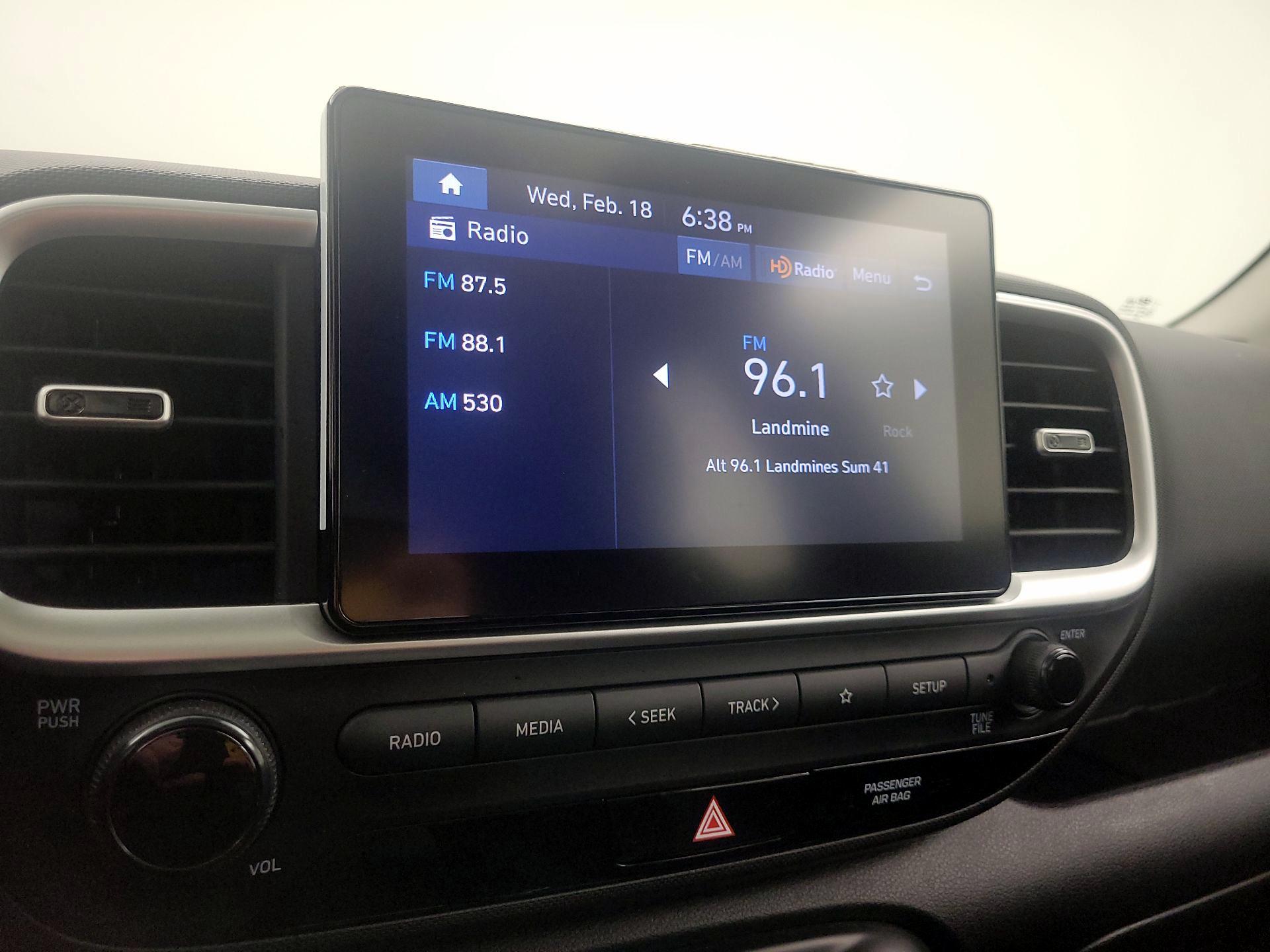 Thumbnail: 2023 Hyundai Venue - 15