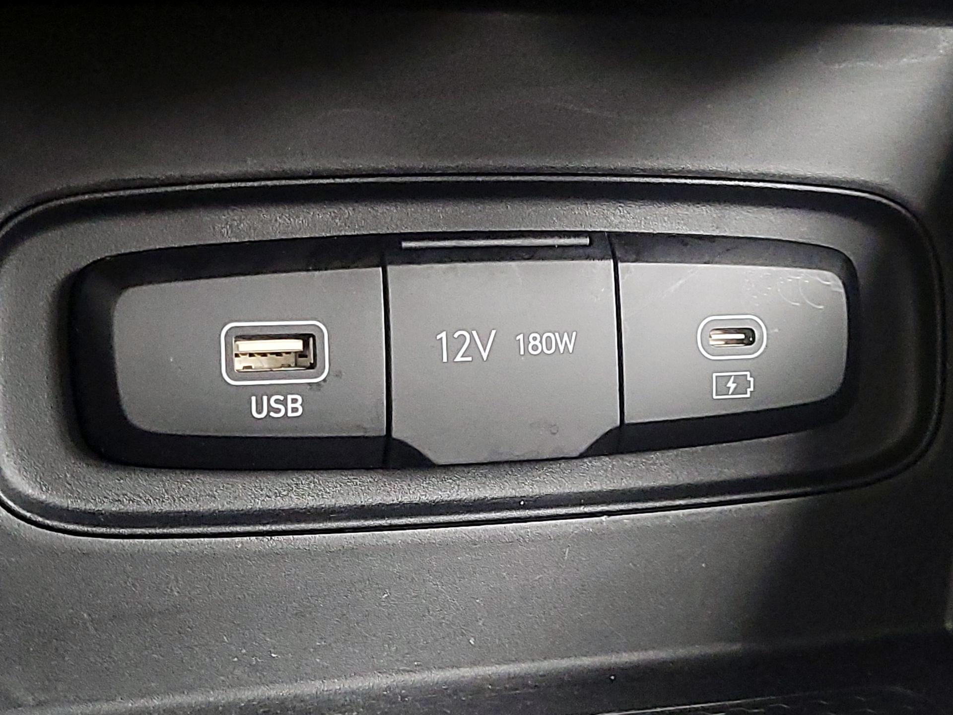 Thumbnail: 2023 Hyundai Venue - 18