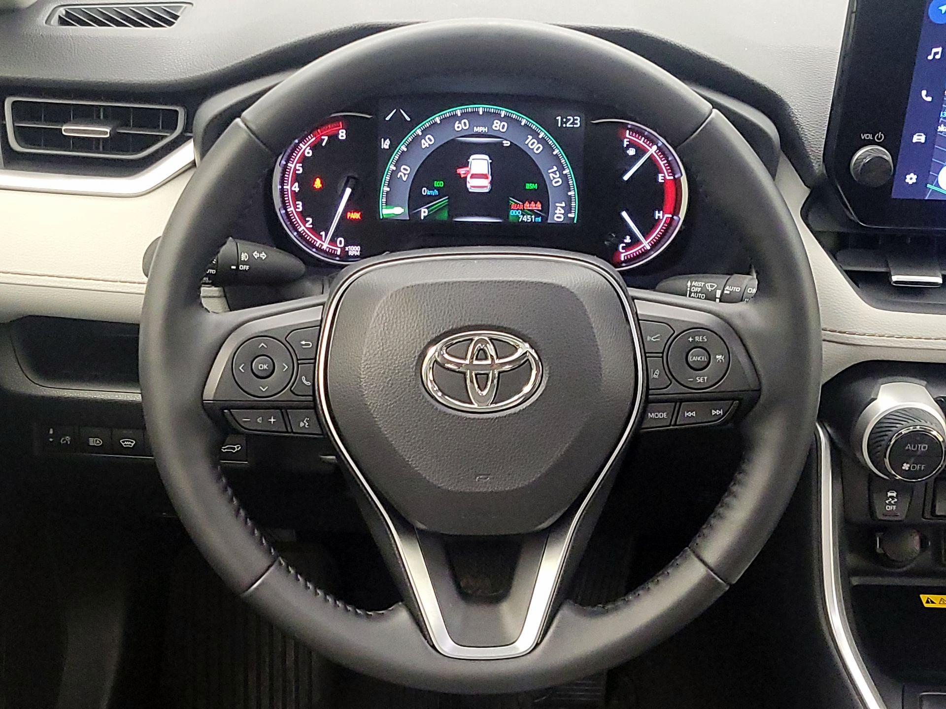 Thumbnail: 2025 Toyota RAV4 - 10