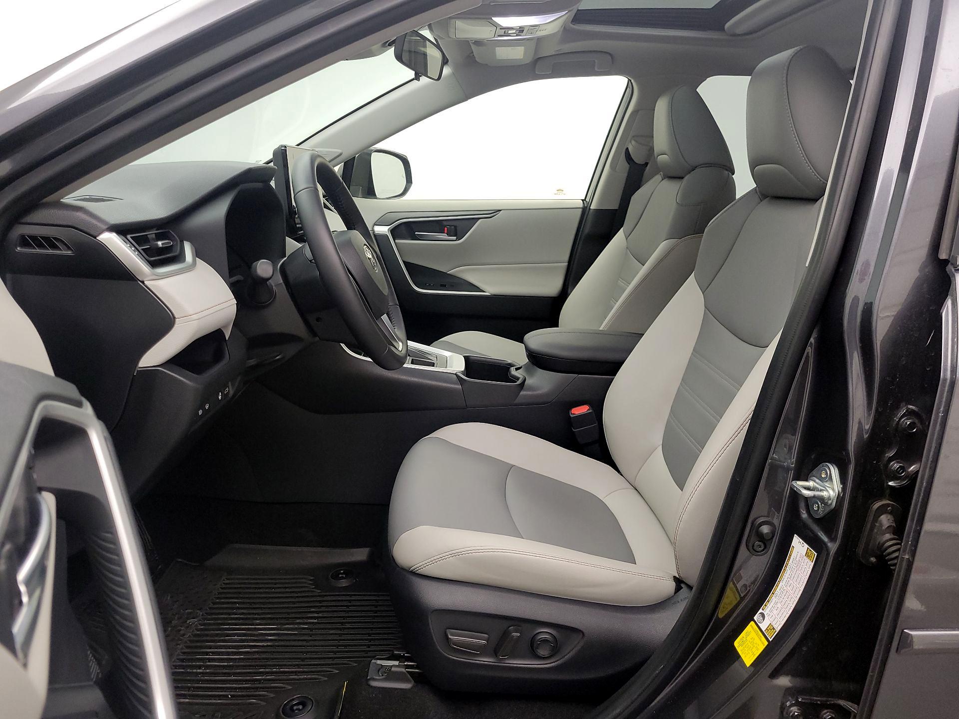 Thumbnail: 2025 Toyota RAV4 - 11