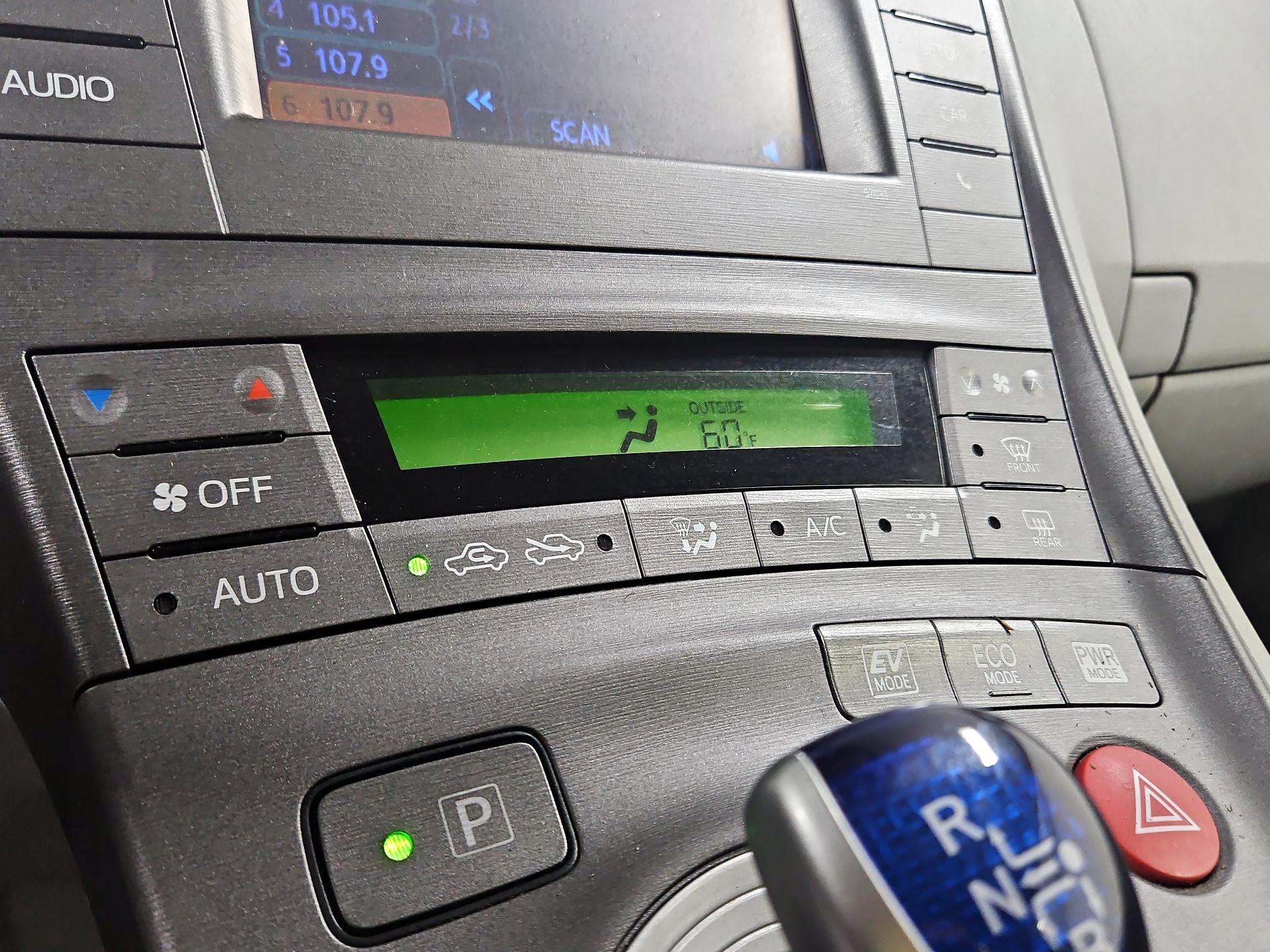 Thumbnail: 2014 Toyota Prius - 15