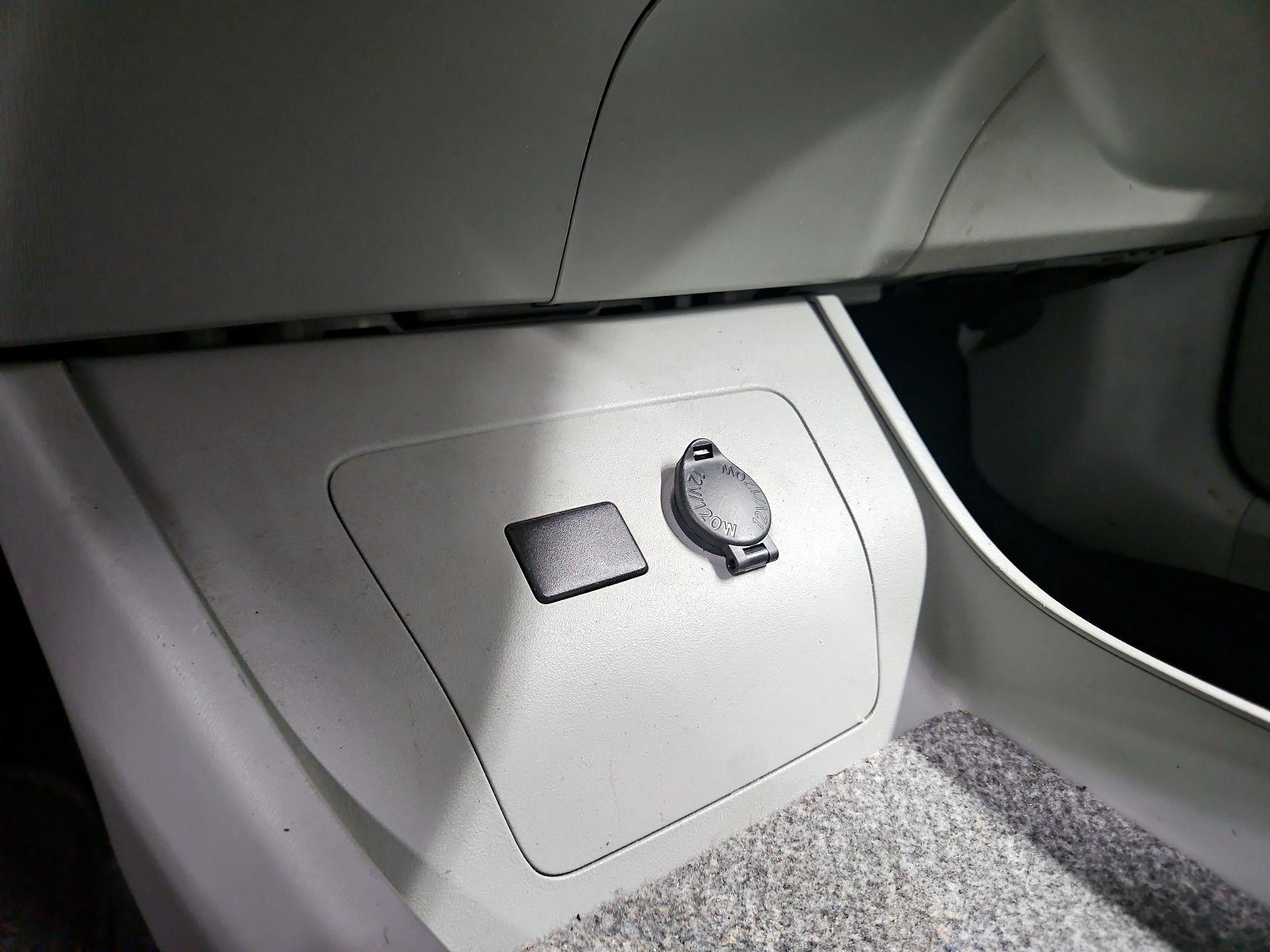 Thumbnail: 2014 Toyota Prius - 17