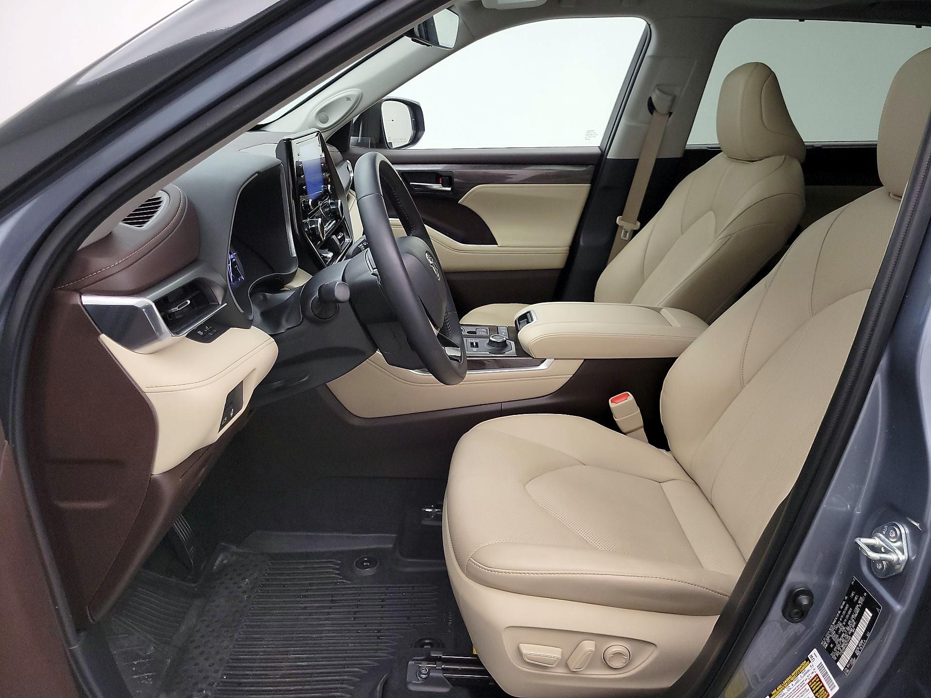 Thumbnail: 2022 Toyota Highlander - 11