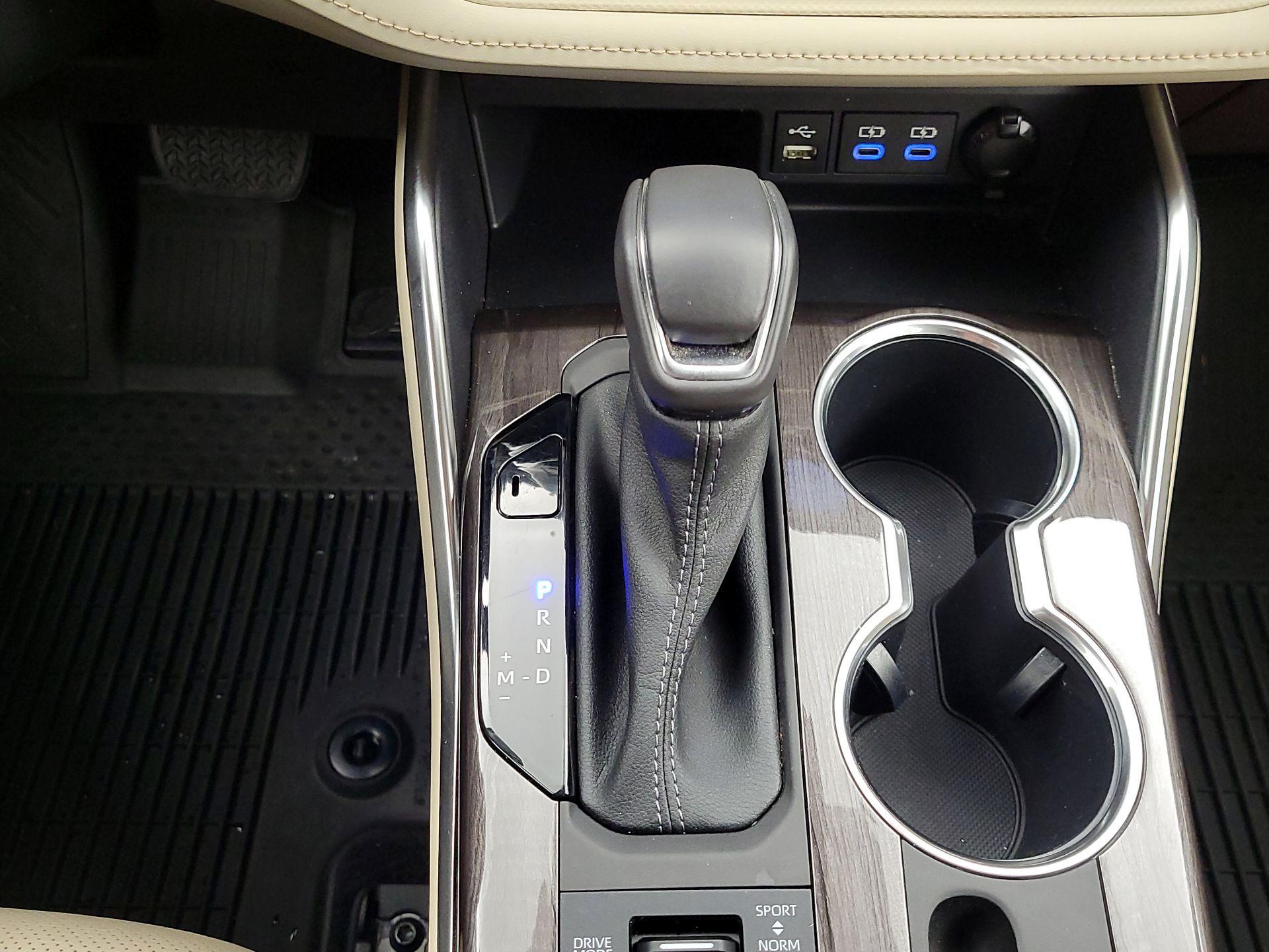 Thumbnail: 2022 Toyota Highlander - 18