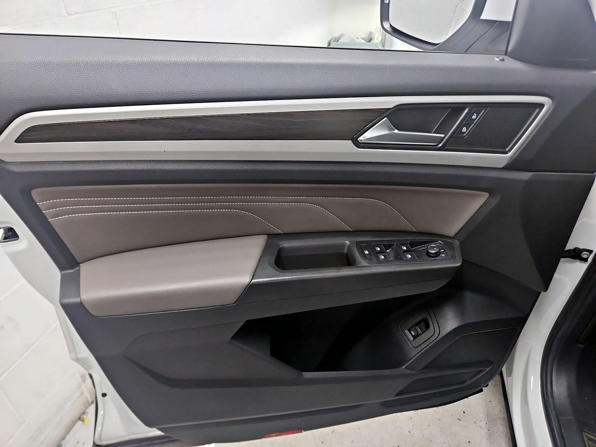 Thumbnail: 2023 Volkswagen Atlas - 12