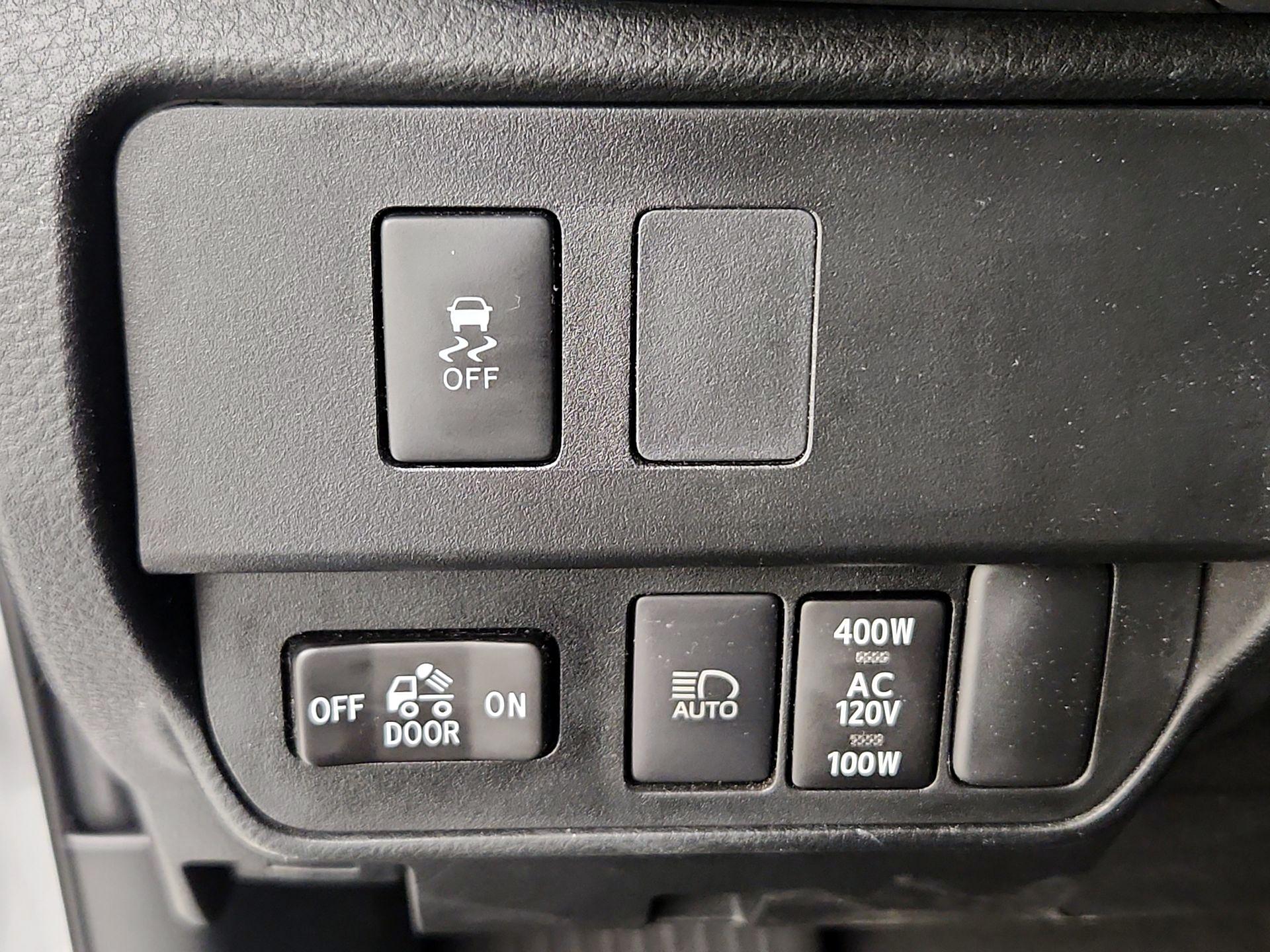 Thumbnail: 2022 Toyota Tacoma - 13