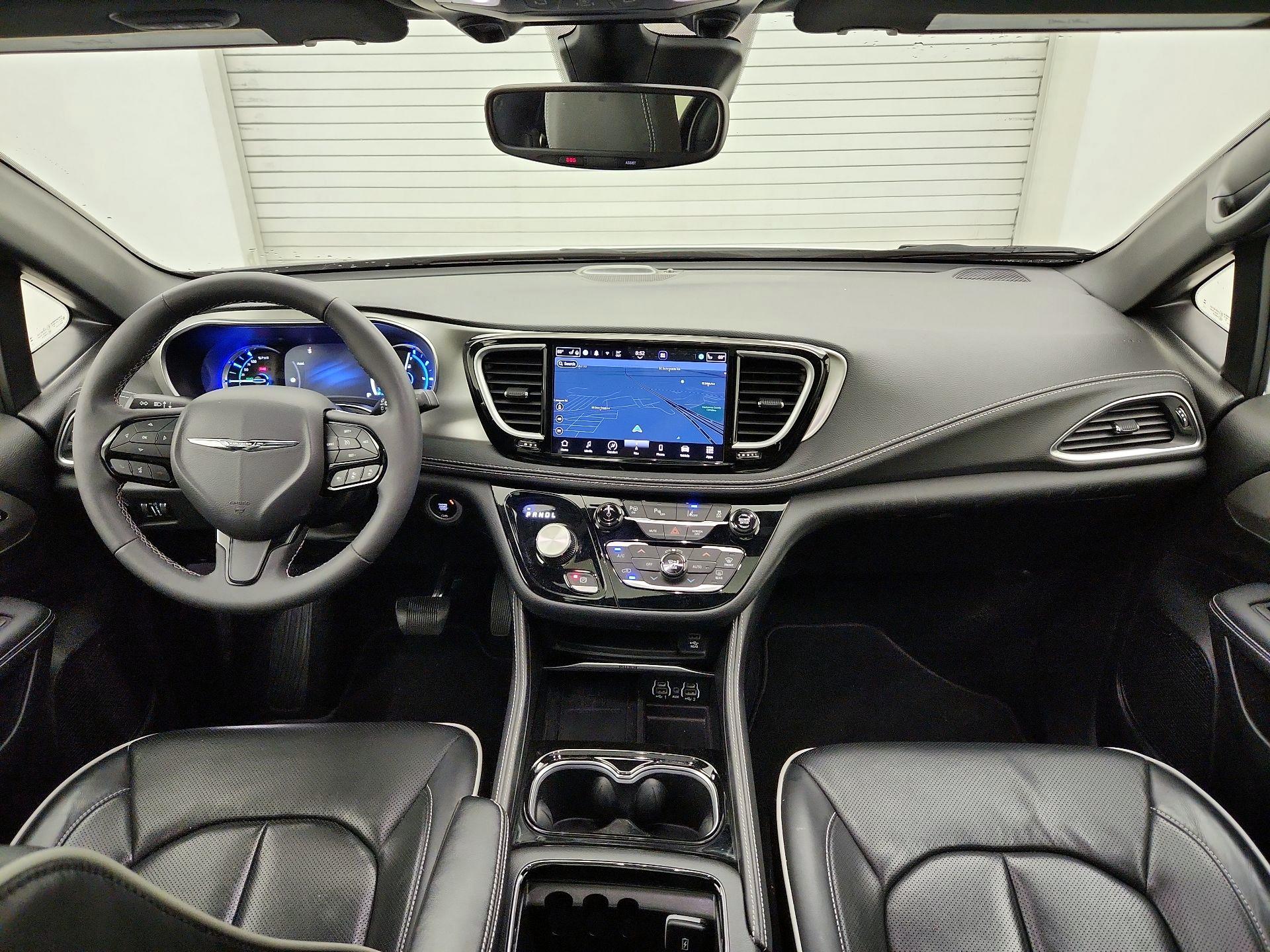 Thumbnail: 2023 Chrysler Pacifica - 9