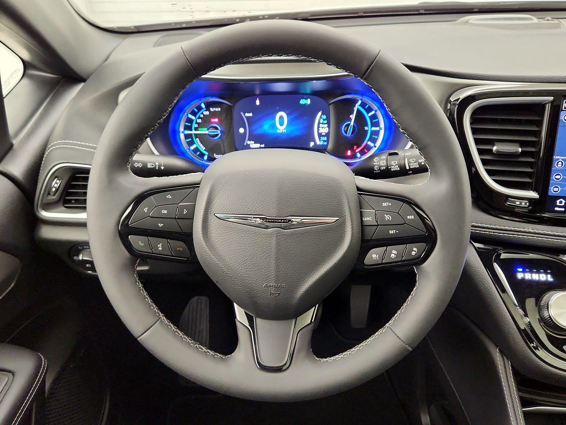 Thumbnail: 2023 Chrysler Pacifica - 10