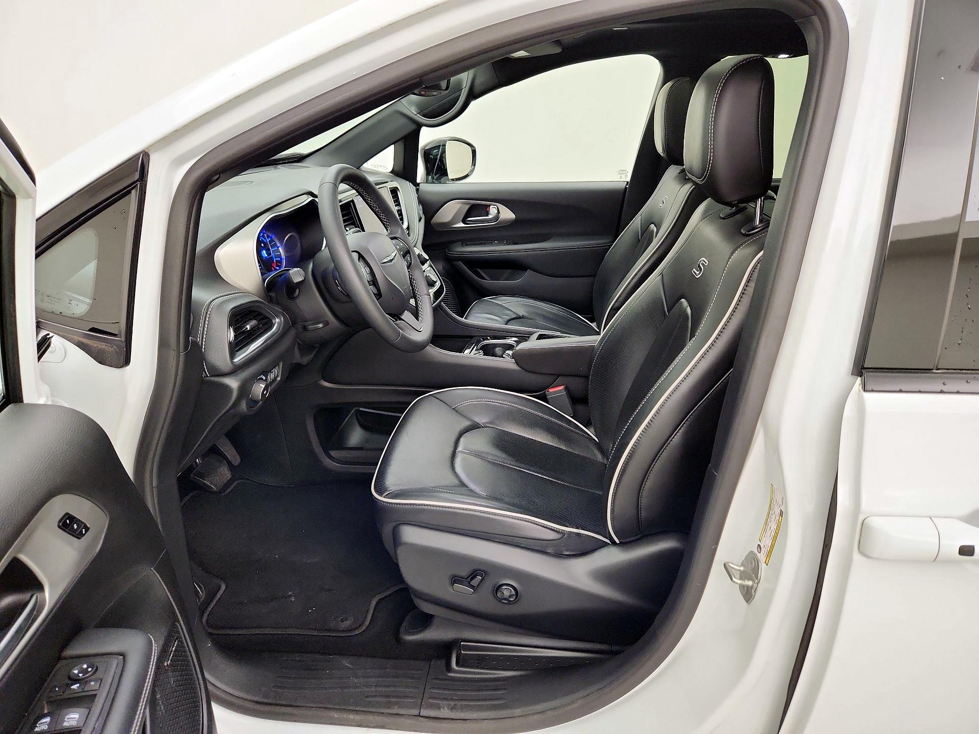 Thumbnail: 2023 Chrysler Pacifica - 11