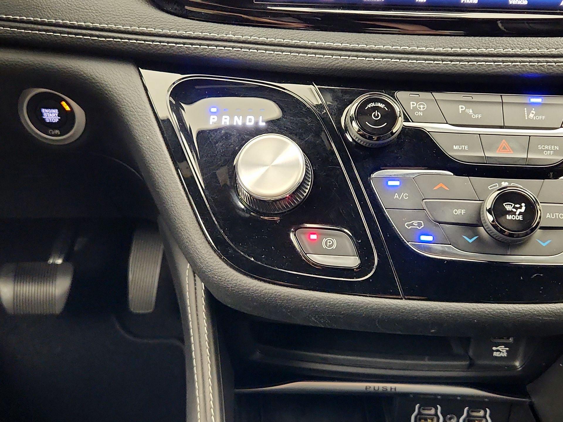 Thumbnail: 2023 Chrysler Pacifica - 18