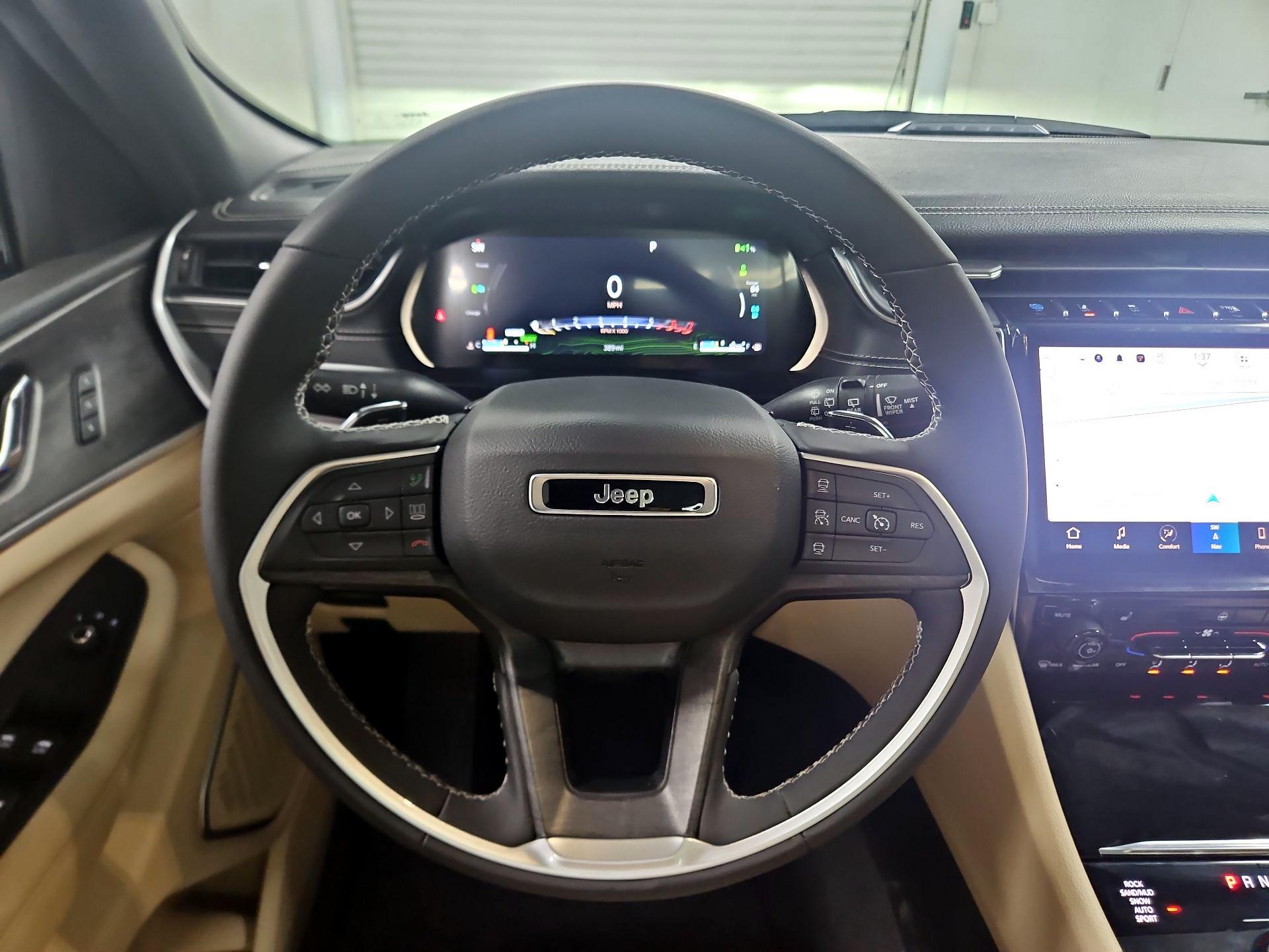 Thumbnail: 2024 Jeep Grand Cherokee - 10